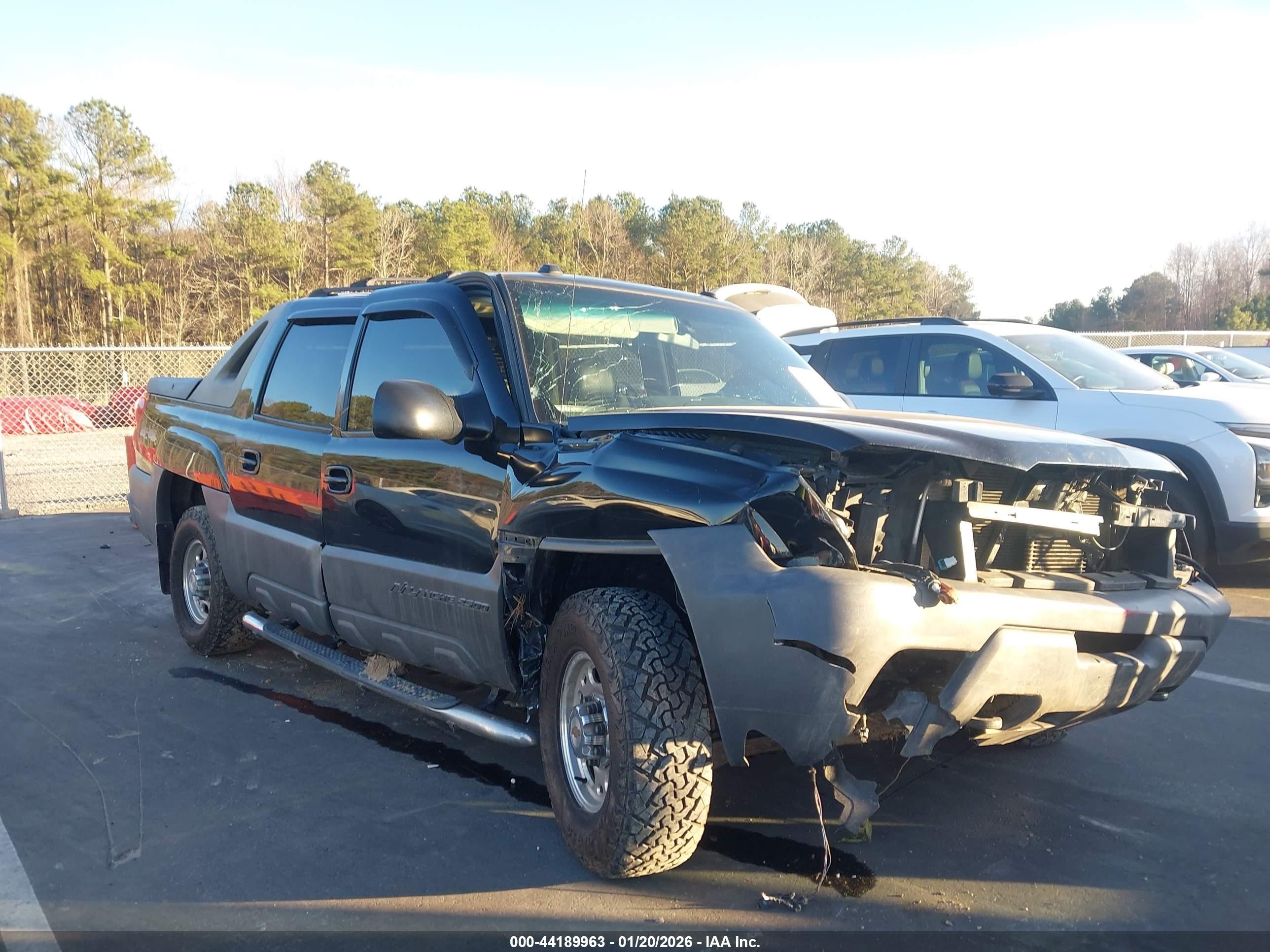 2004 Chevrolet Avalanche, VIN 3GNGK22G64G309401 — Front end