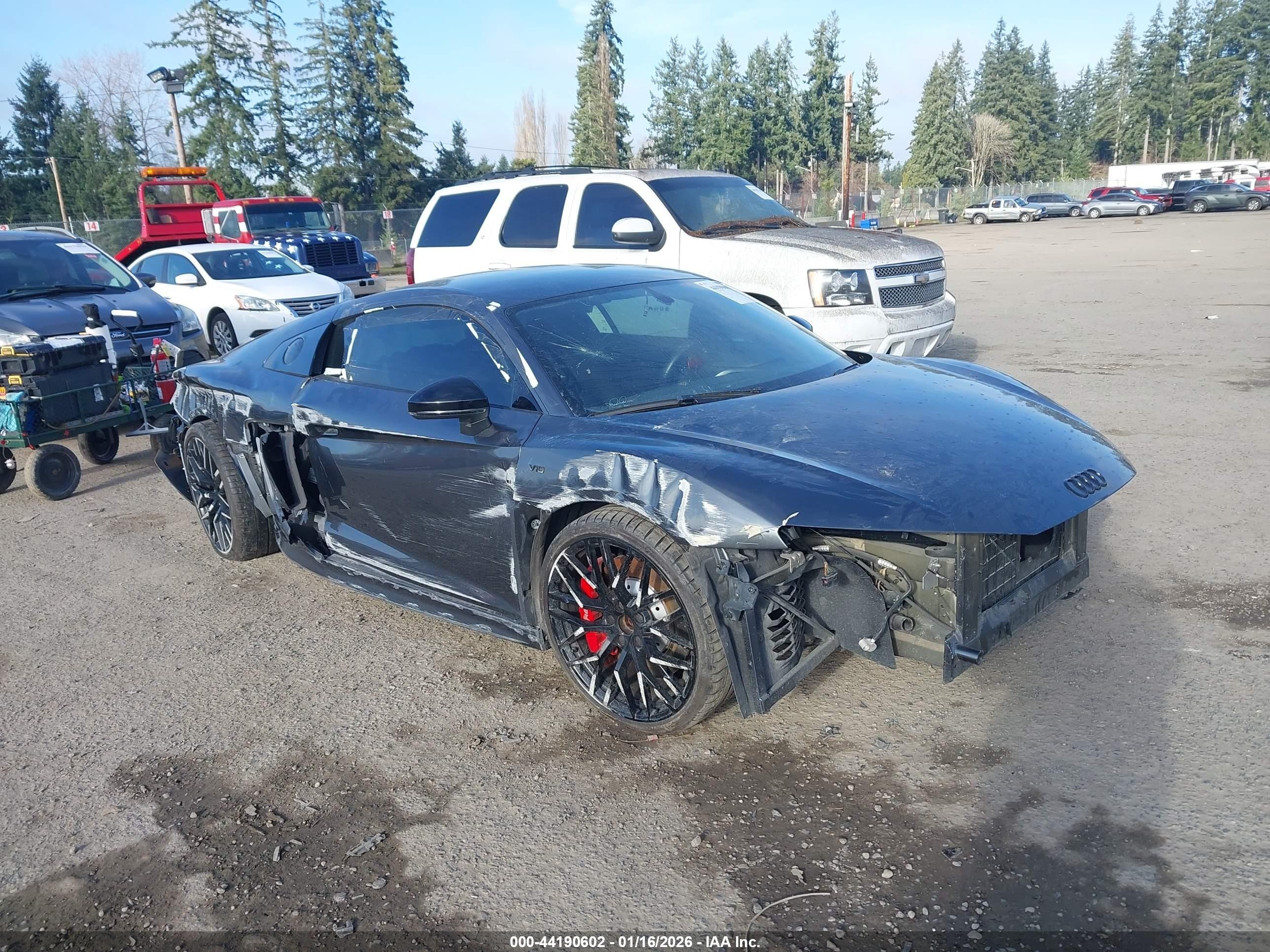 2018 Audi R8 V10, VIN WUABAAFX7J7902446 — Фото с аукциона