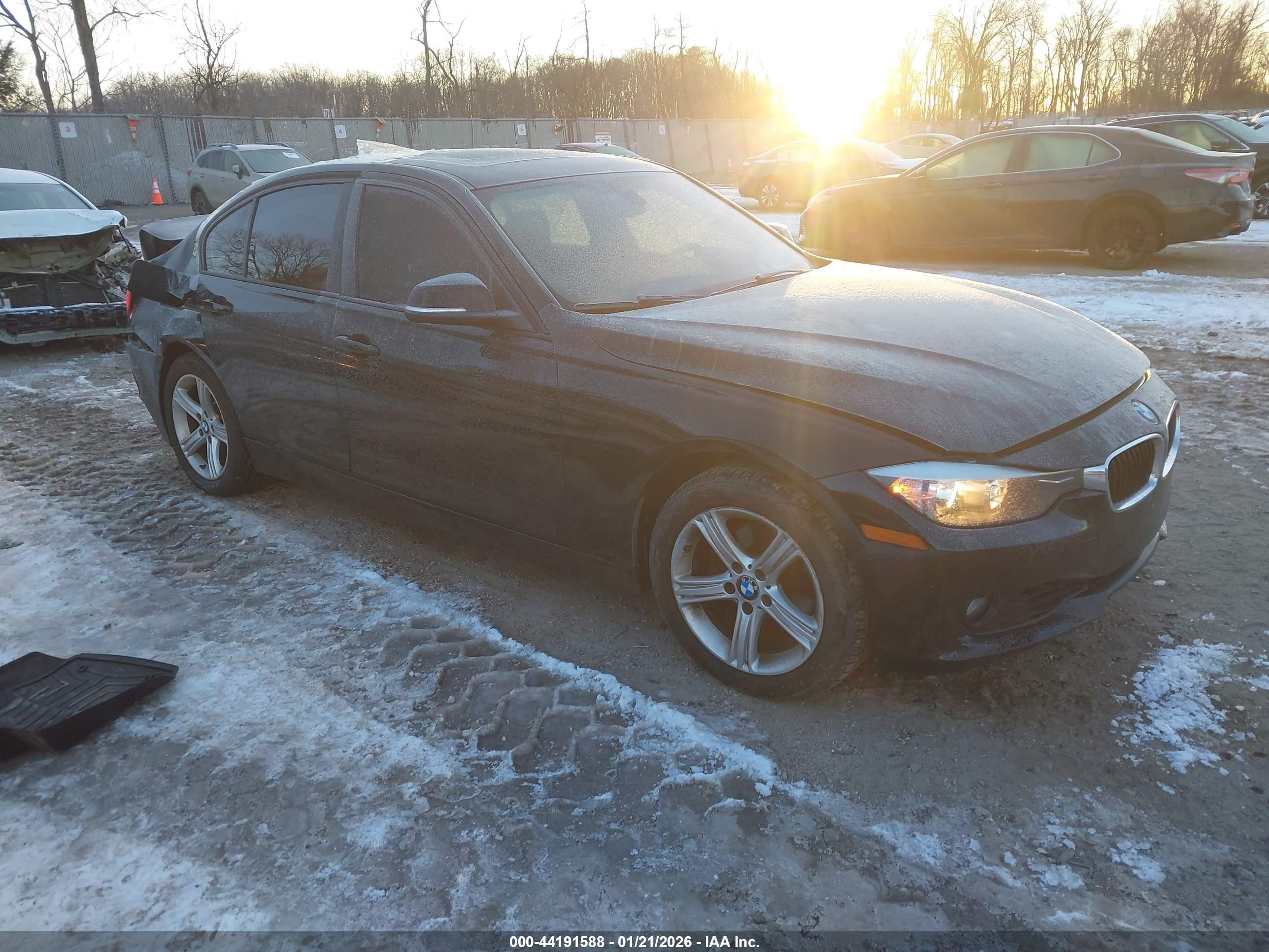 2013 BMW 3 Series 328i xDrive, VIN WBA3B5G5XDNS02873 — Auction photo