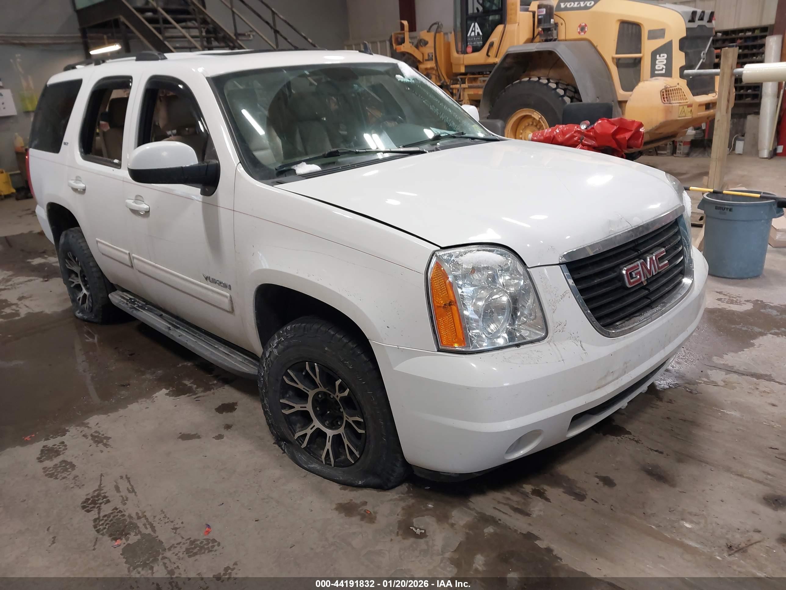 2013 GMC Yukon SLT, VIN 1GKS2CE02DR366819 — Vandalism