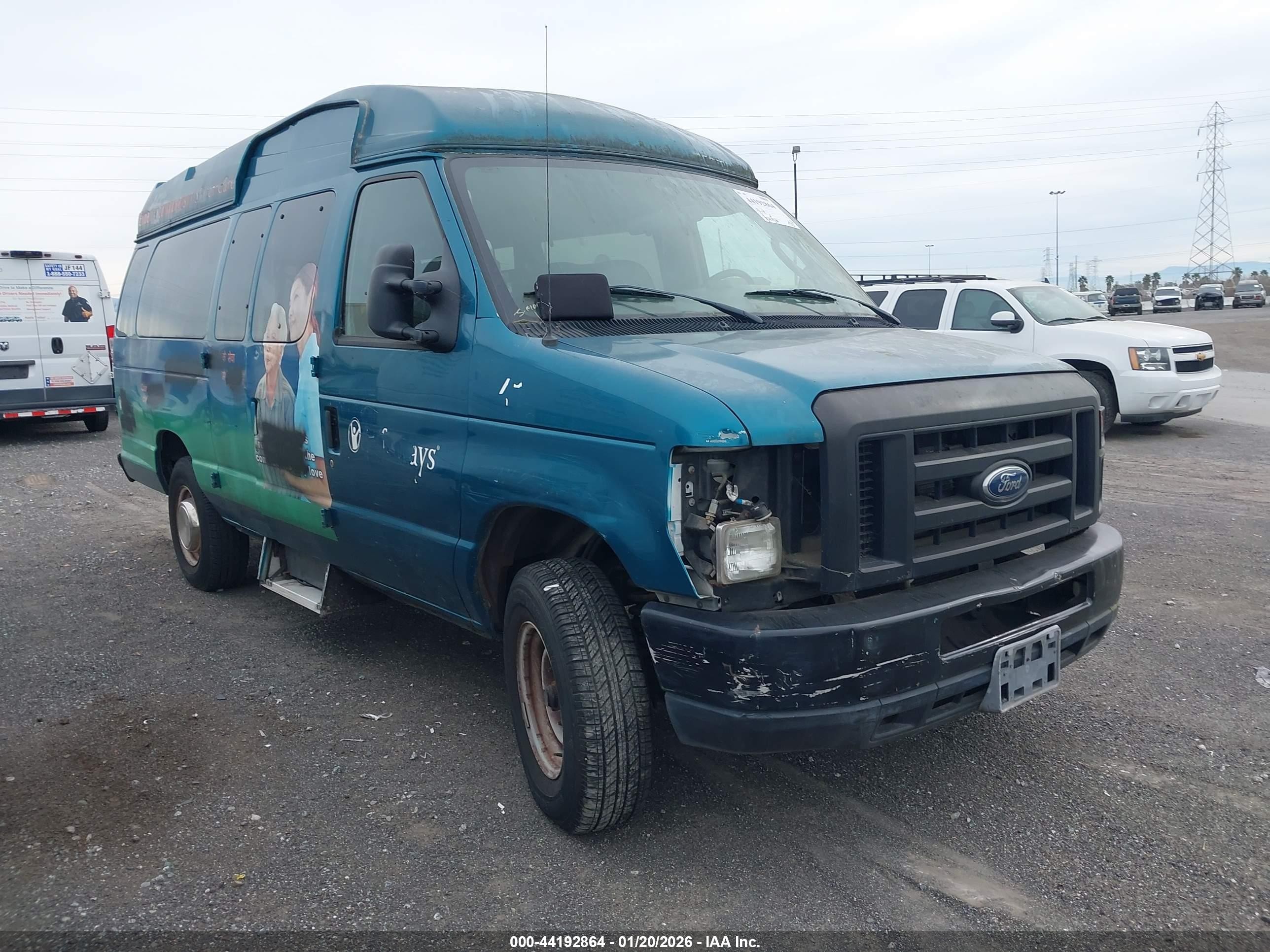 2008 Ford E-350, VIN 1FT2S34L58DB34659 — Front end