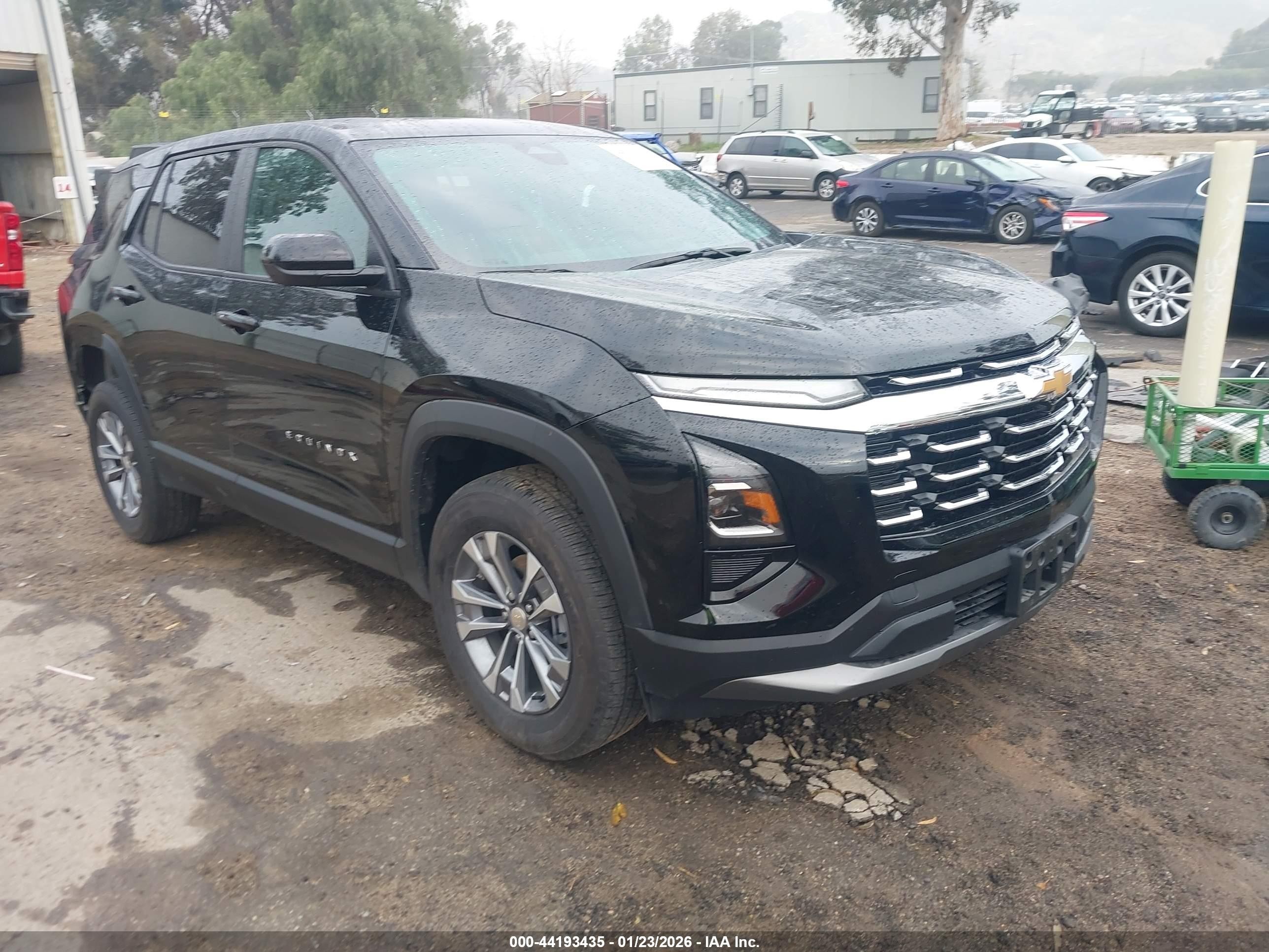 2026 Chevrolet Equinox FWD LT, VIN 3GNAXHEG0TL111392 — Зад