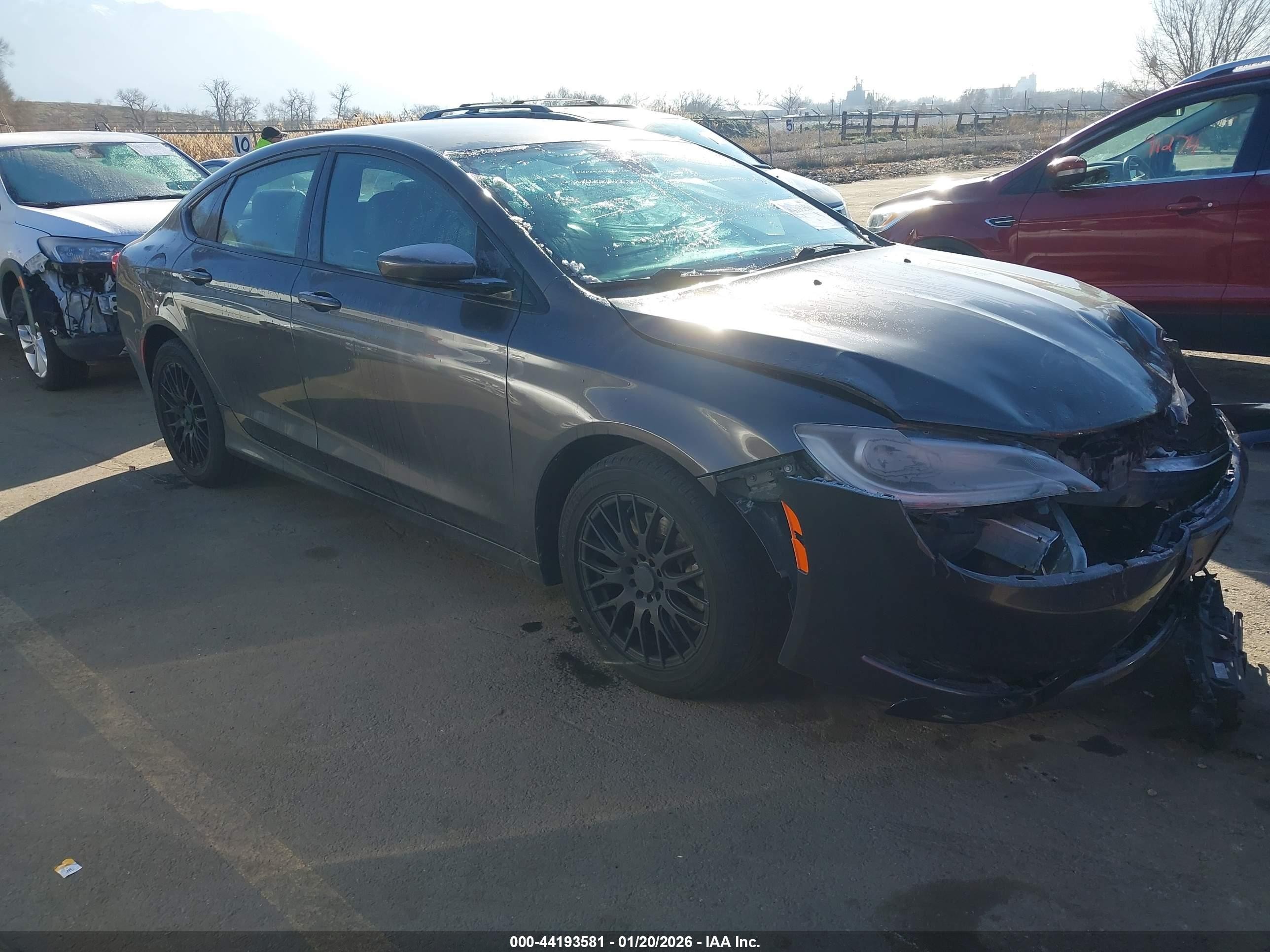 2015 Chrysler 200 S, VIN 1C3CCCDG7FN683490 — Front end