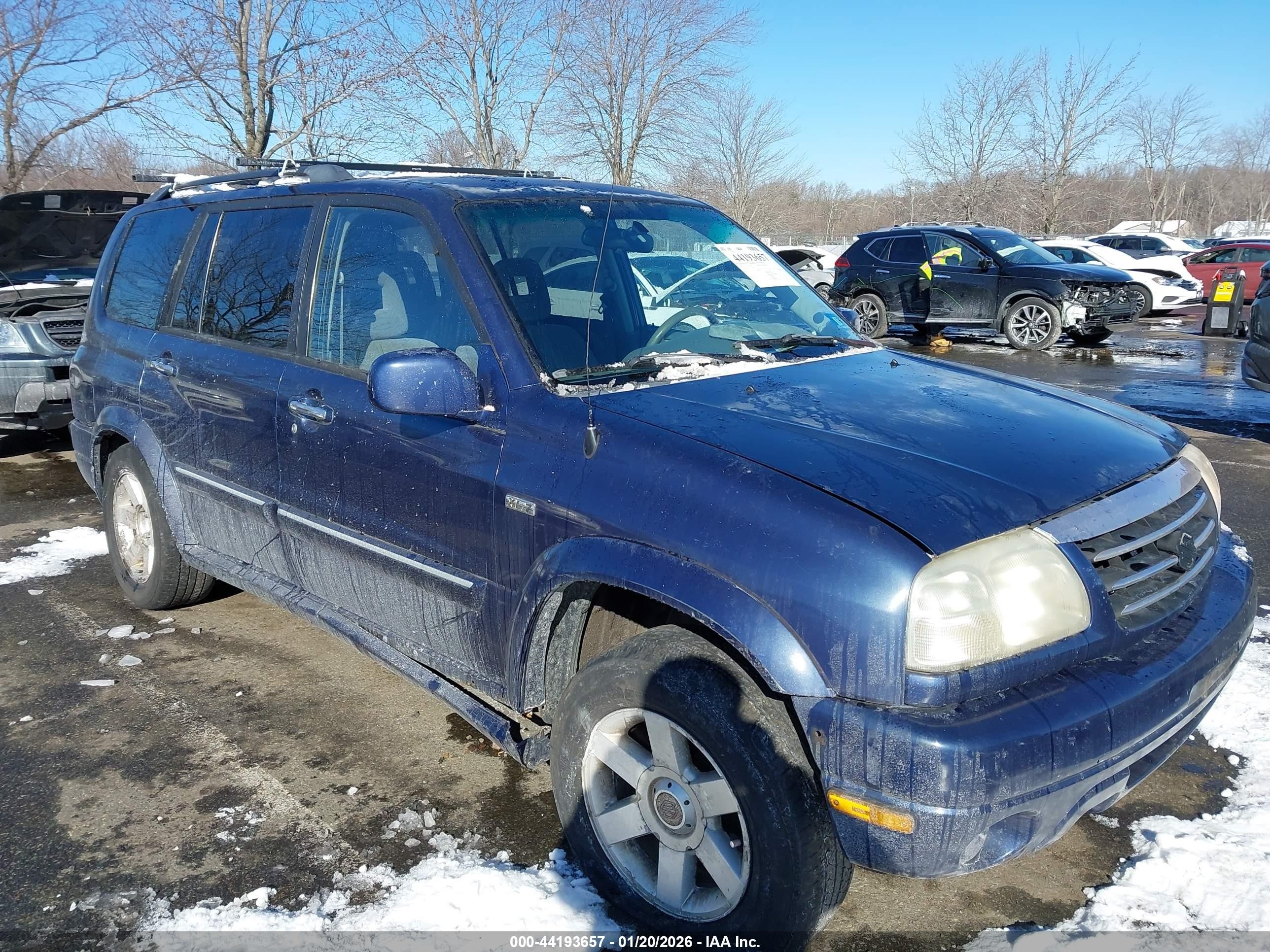 2001 Suzuki XL7 Standard, VIN JS3TX92V314113829 — Rear end