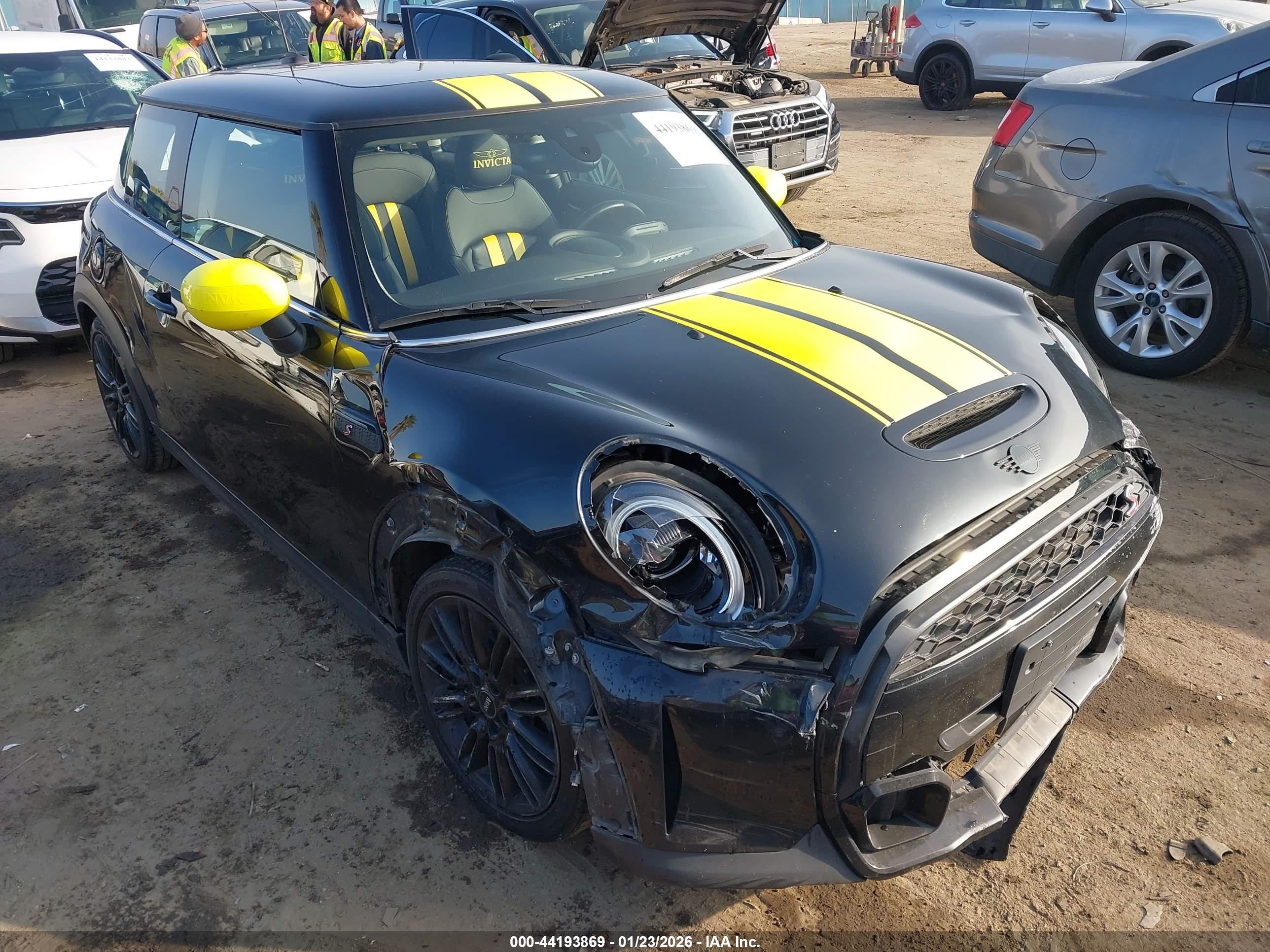 2023 MINI Hardtop Cooper S, VIN WMW53DH05P2T35615 — Front end