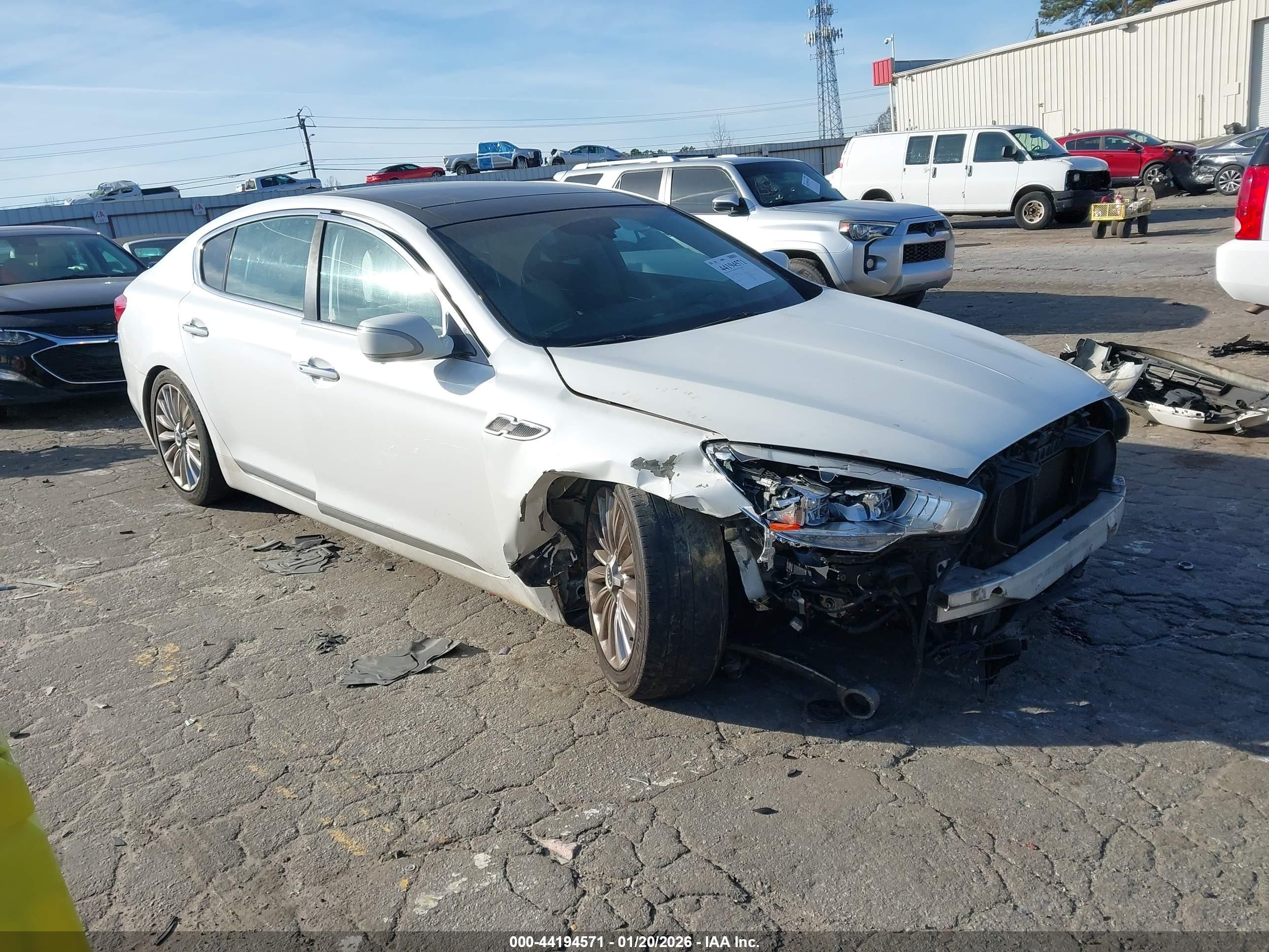 2015 Kia K900 Luxury, VIN KNALW4D45F6019582 — Front end