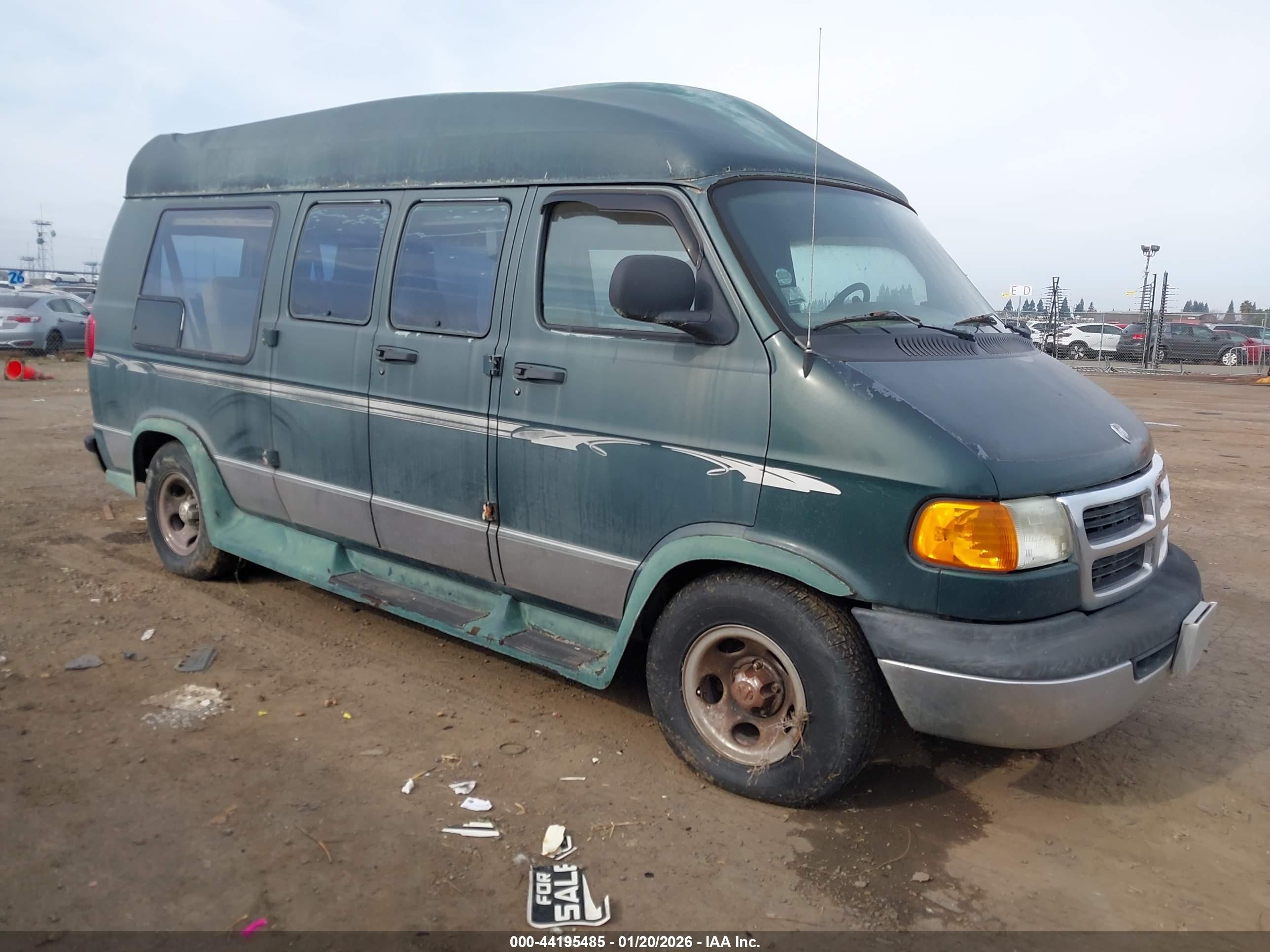 1999 Dodge Cargo, VIN 2B6HB11Y0XK514841 — Front end