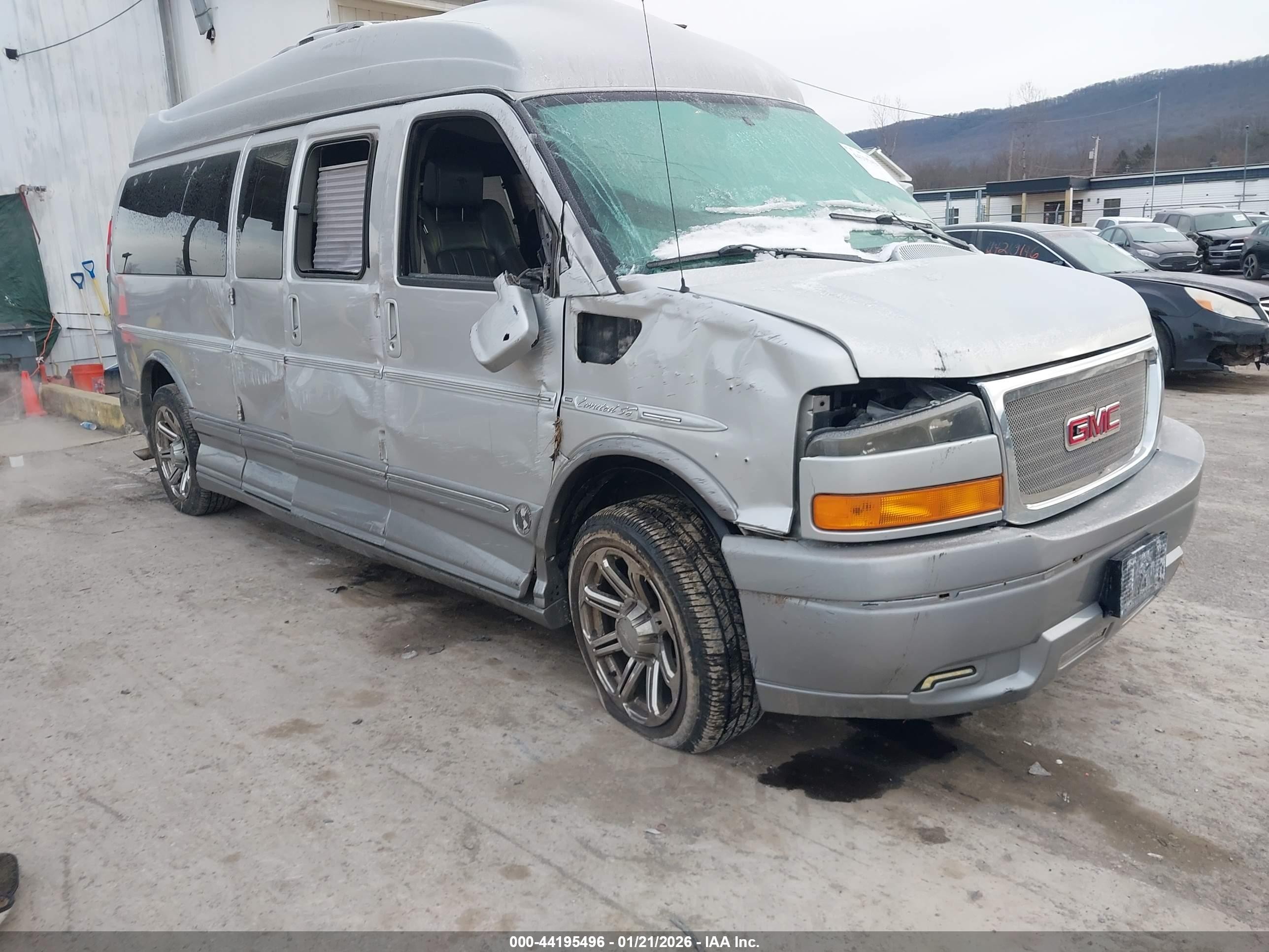 2014 GMC Savana Cargo Upfitter, VIN 1GDW7LCGXE1112172 — Side