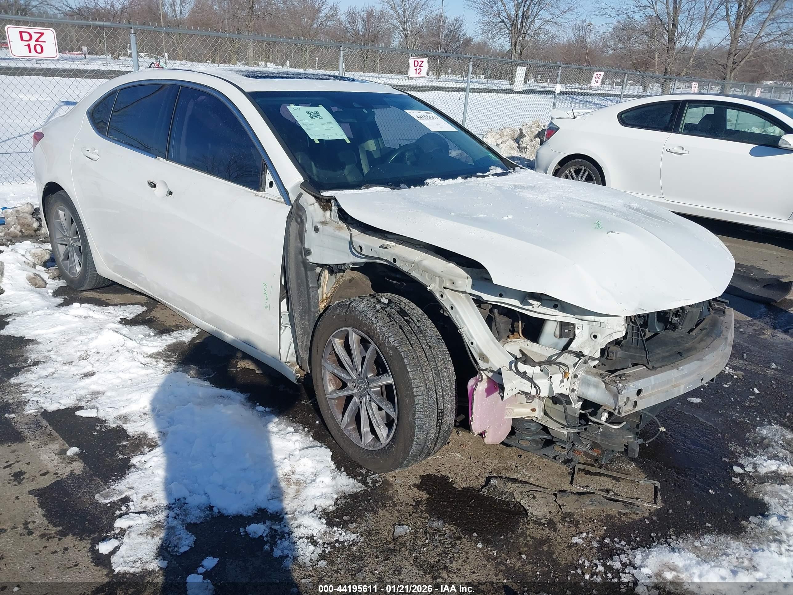 2018 Acura TLX, VIN 19UUB1F38JA007827 — Перед