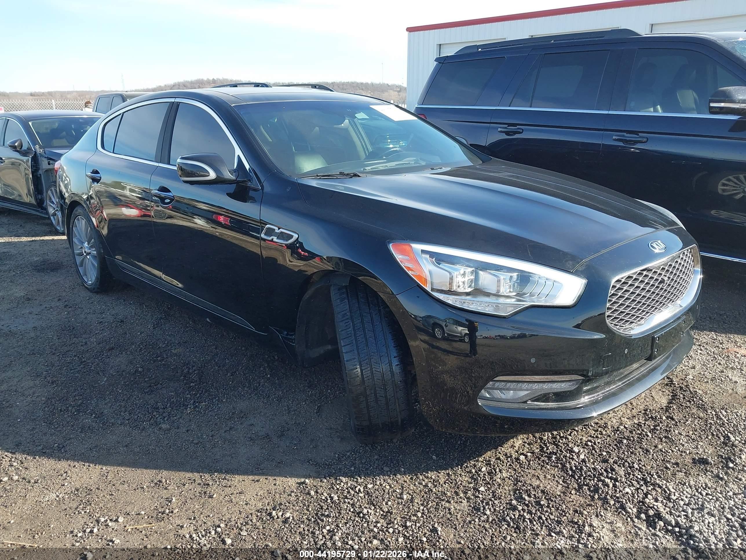 2015 Kia K900 Luxury, VIN KNALW4D41F6017277 — Side