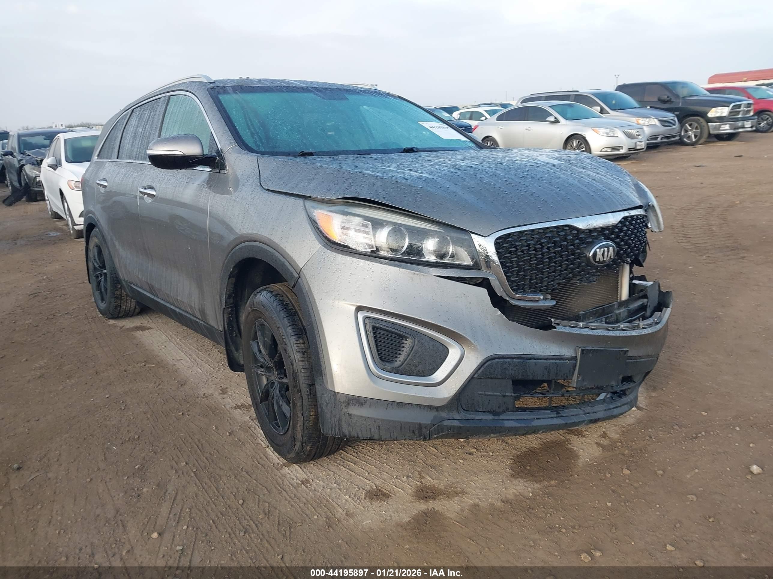 2016 Kia Sorento L, VIN 5XYPG4A37GG053986 — Side