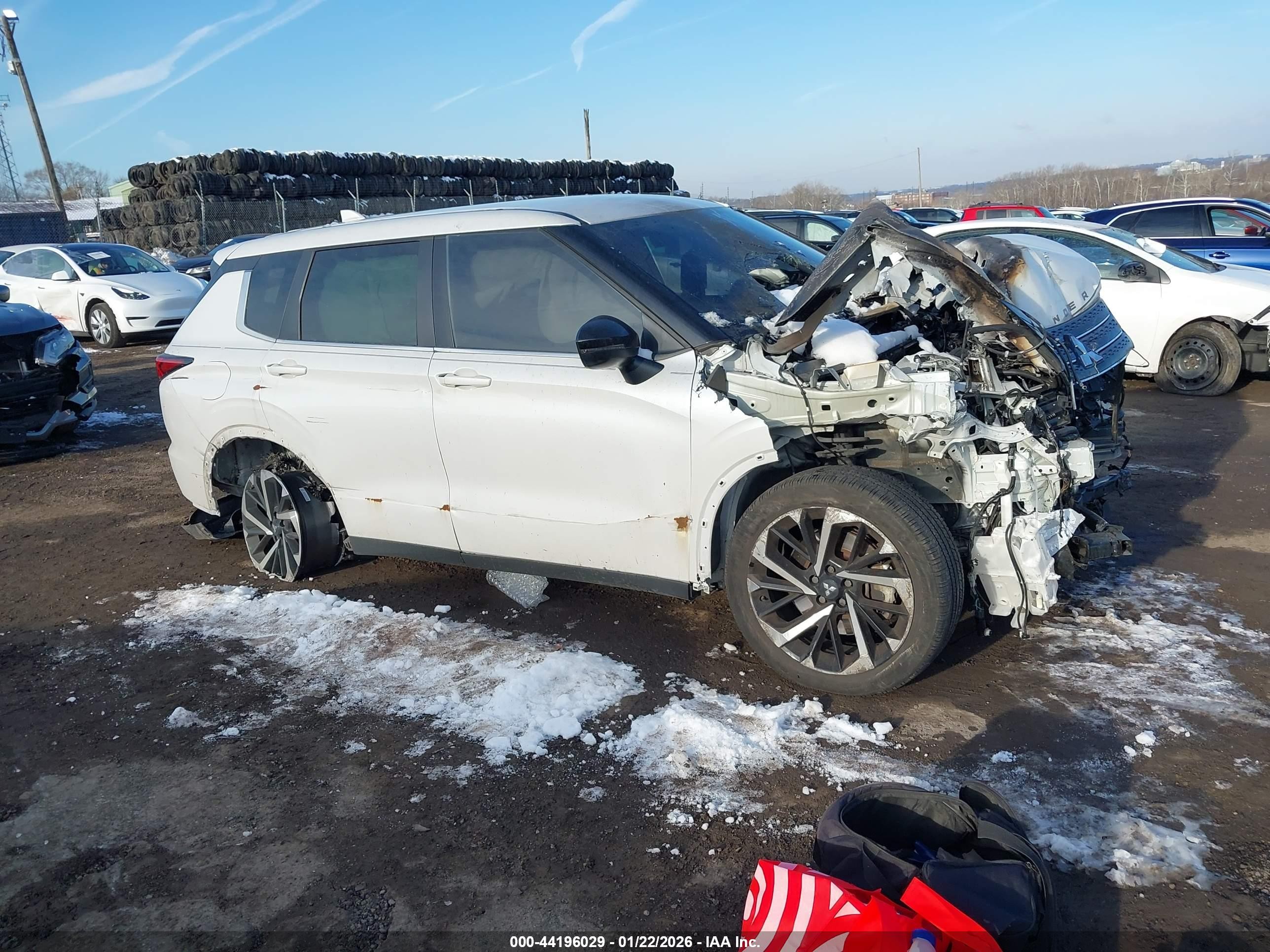 2022 Mitsubishi Outlander ES, VIN JA4J4TA82NZ049745 — Engine fire