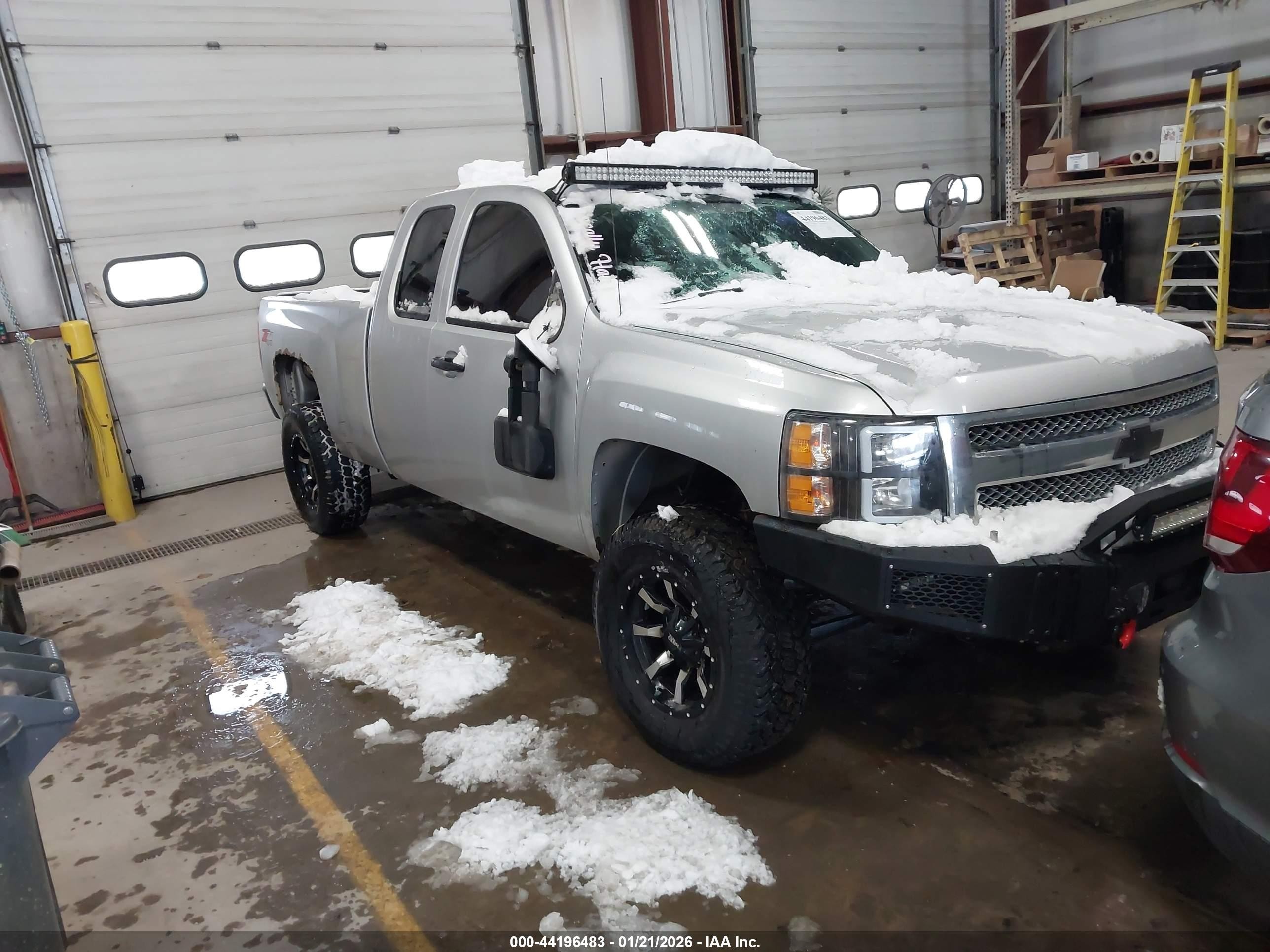 2013 Chevrolet Silverado 1500 LT, VIN 1GCRKSE73DZ141861 — Front end