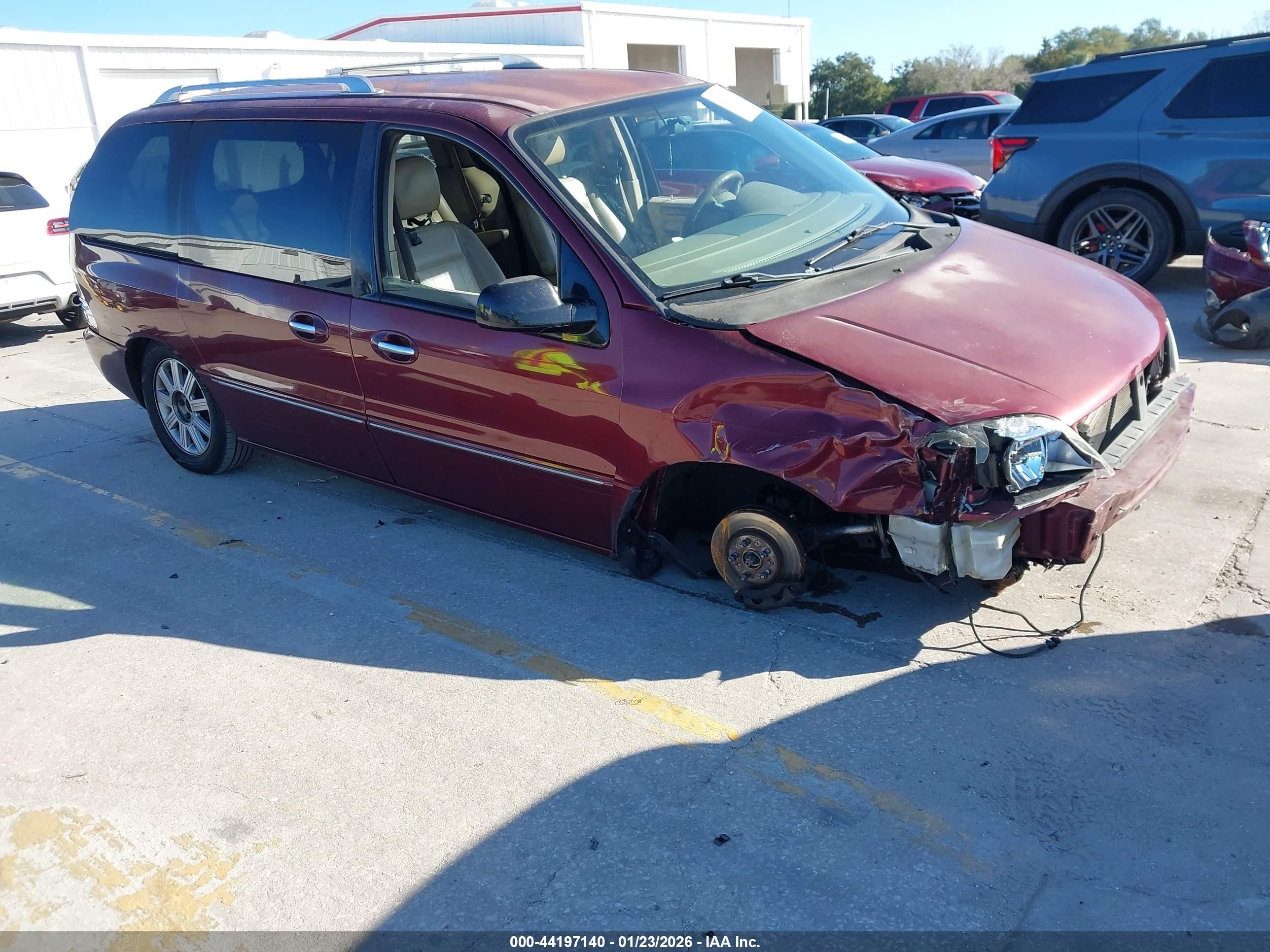 2006 Mercury Monterey Luxury, VIN 2MRDA222X6BJ00023 — Front end