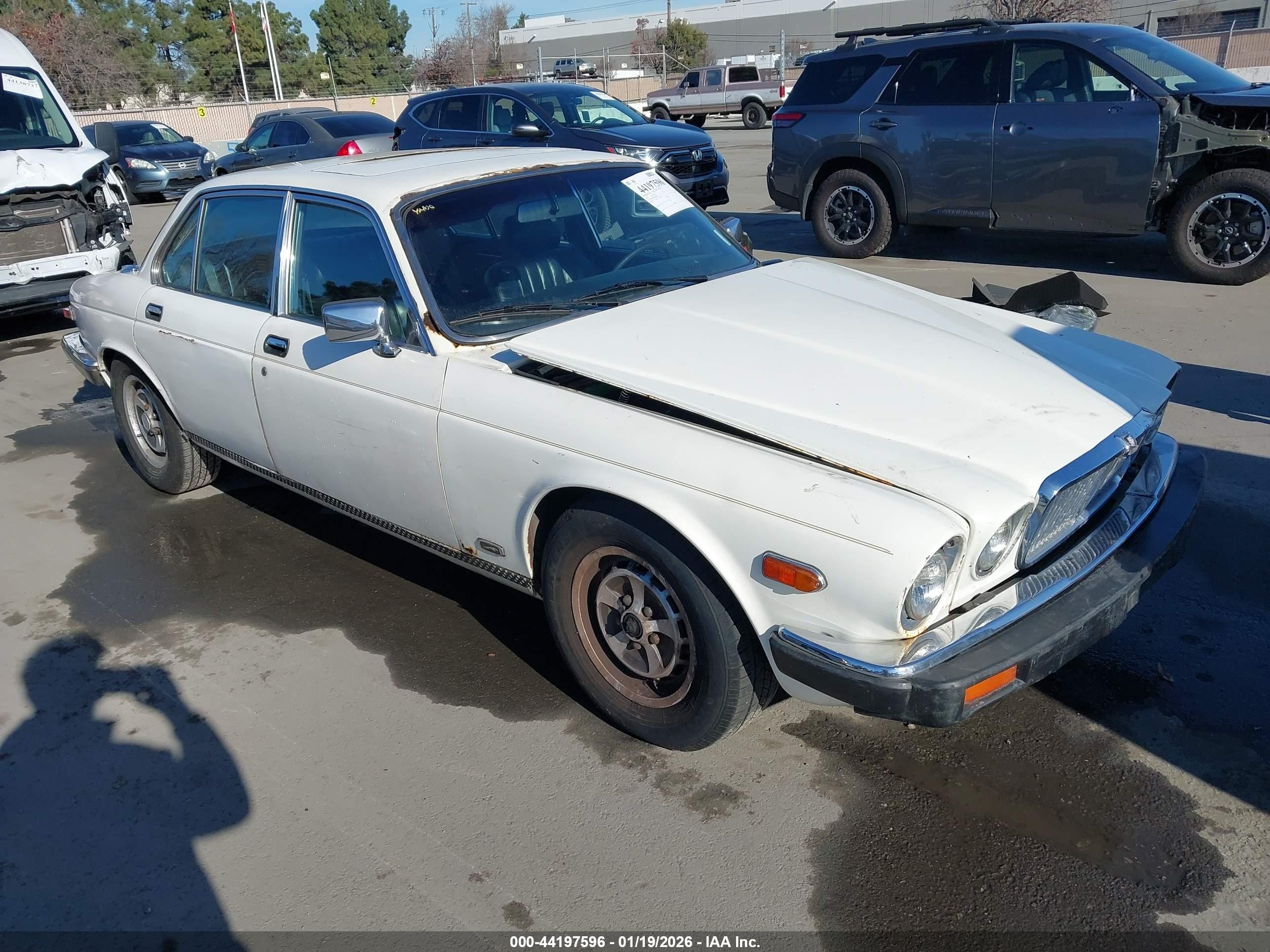 1985 Jaguar XJ, VIN SAJAV1340FC398667 — Roof