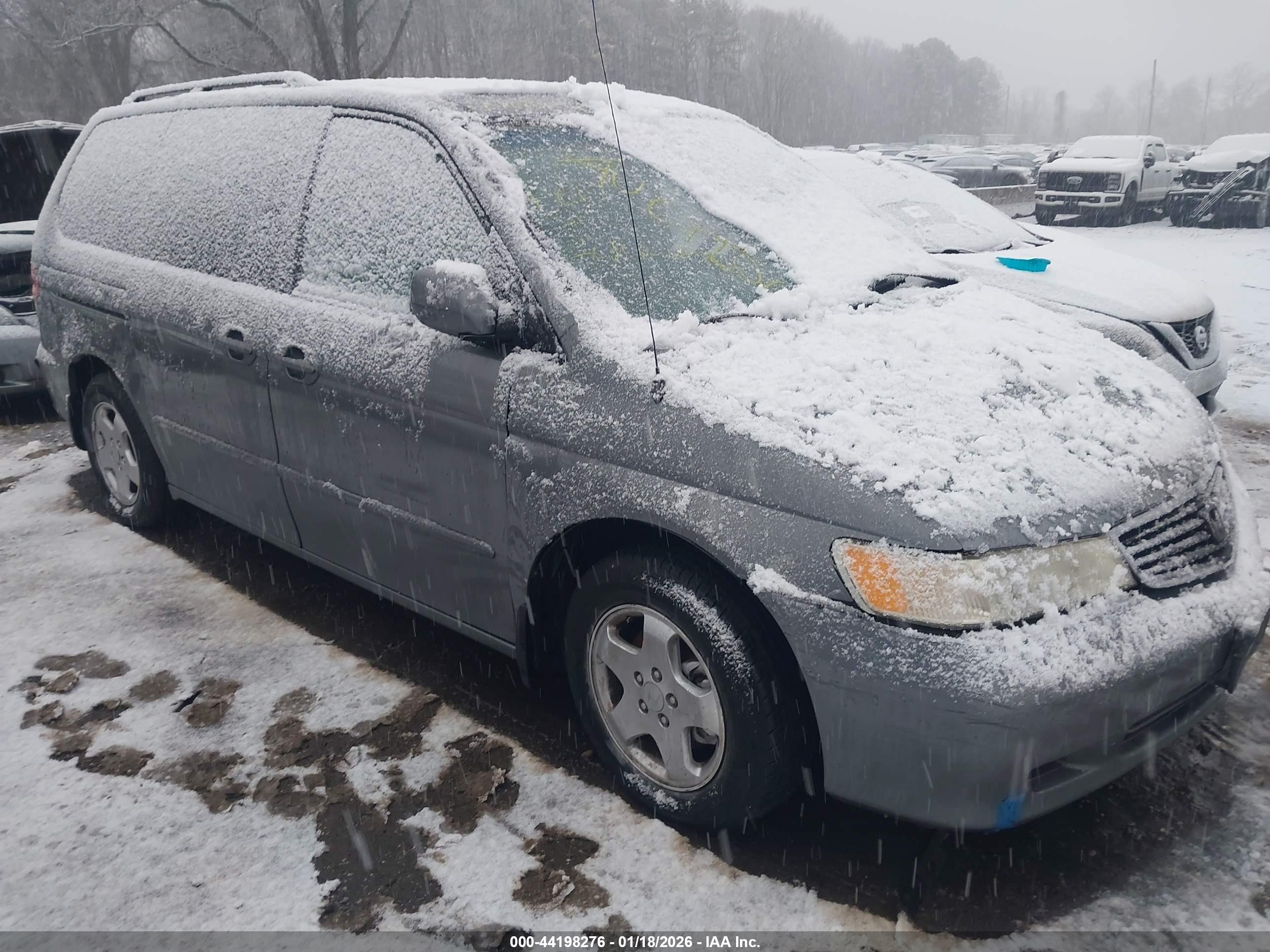 1999 Honda Odyssey EX, VIN 2HKRL1868XH548807 — Front end