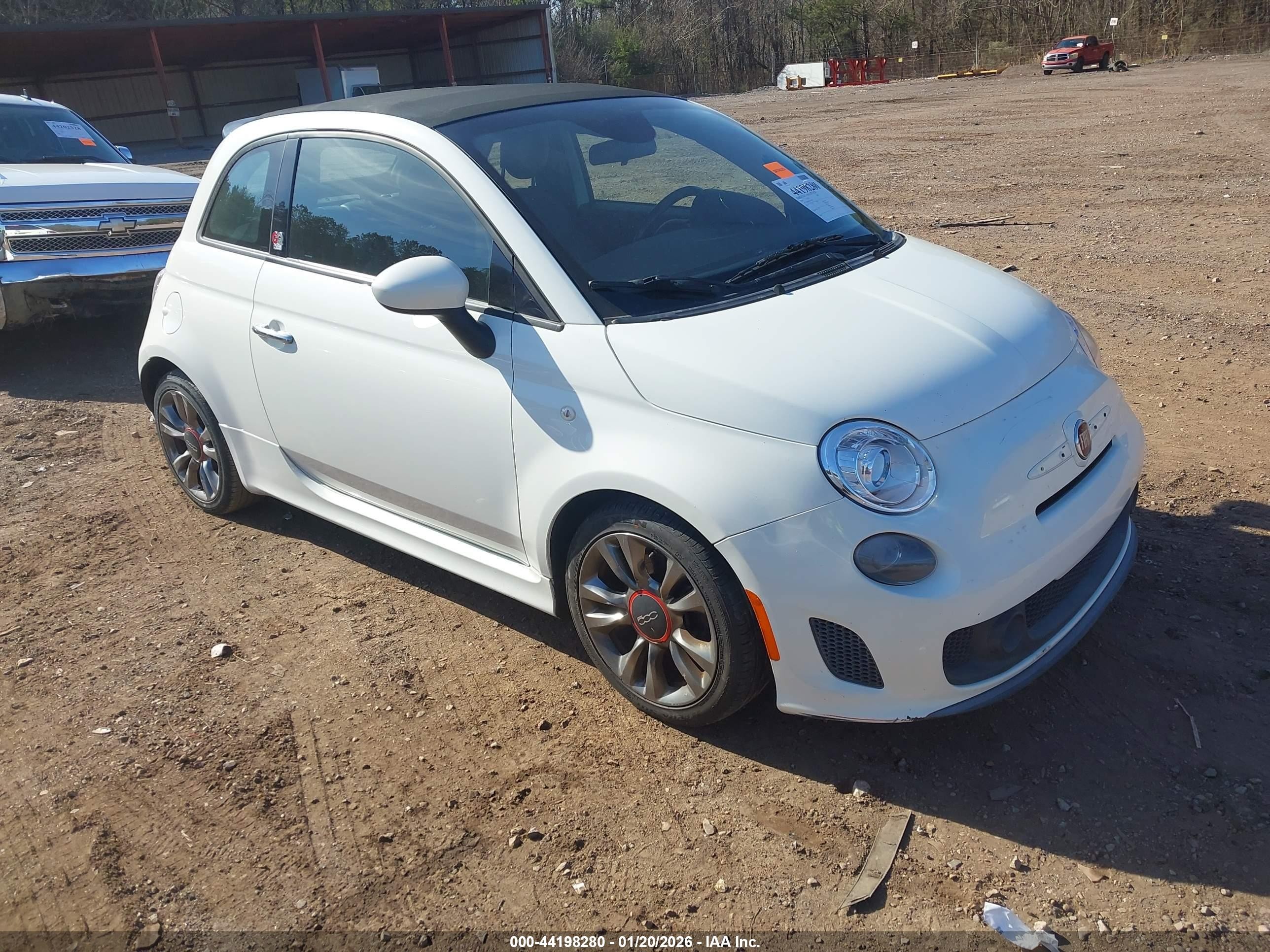 2014 FIAT 500 GQ Edition, VIN 3C3CFFJH5ET188564 — Front end