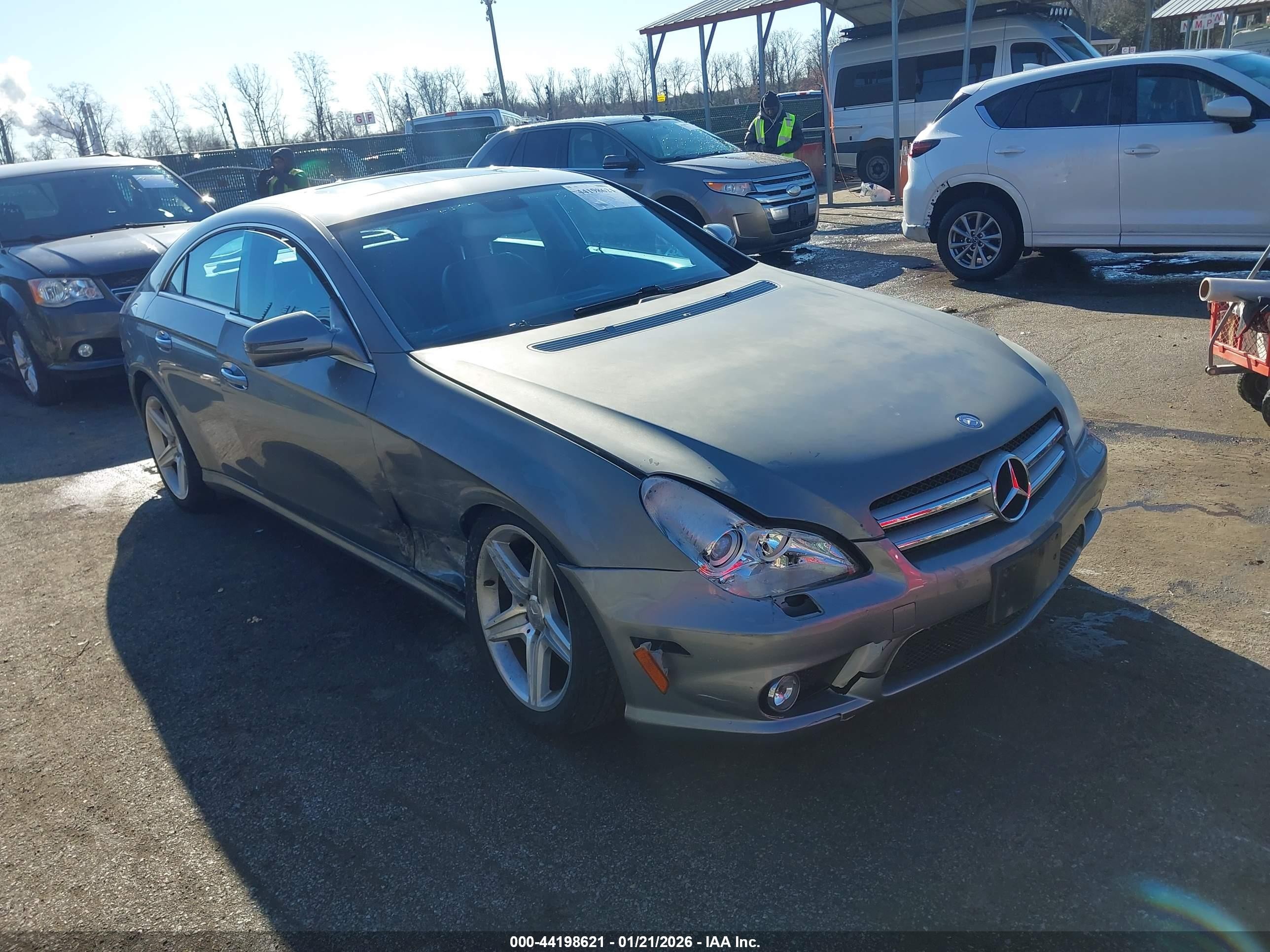 2010 Mercedes-Benz CLS 550, VIN WDDDJ7CB3AA163490 — Side