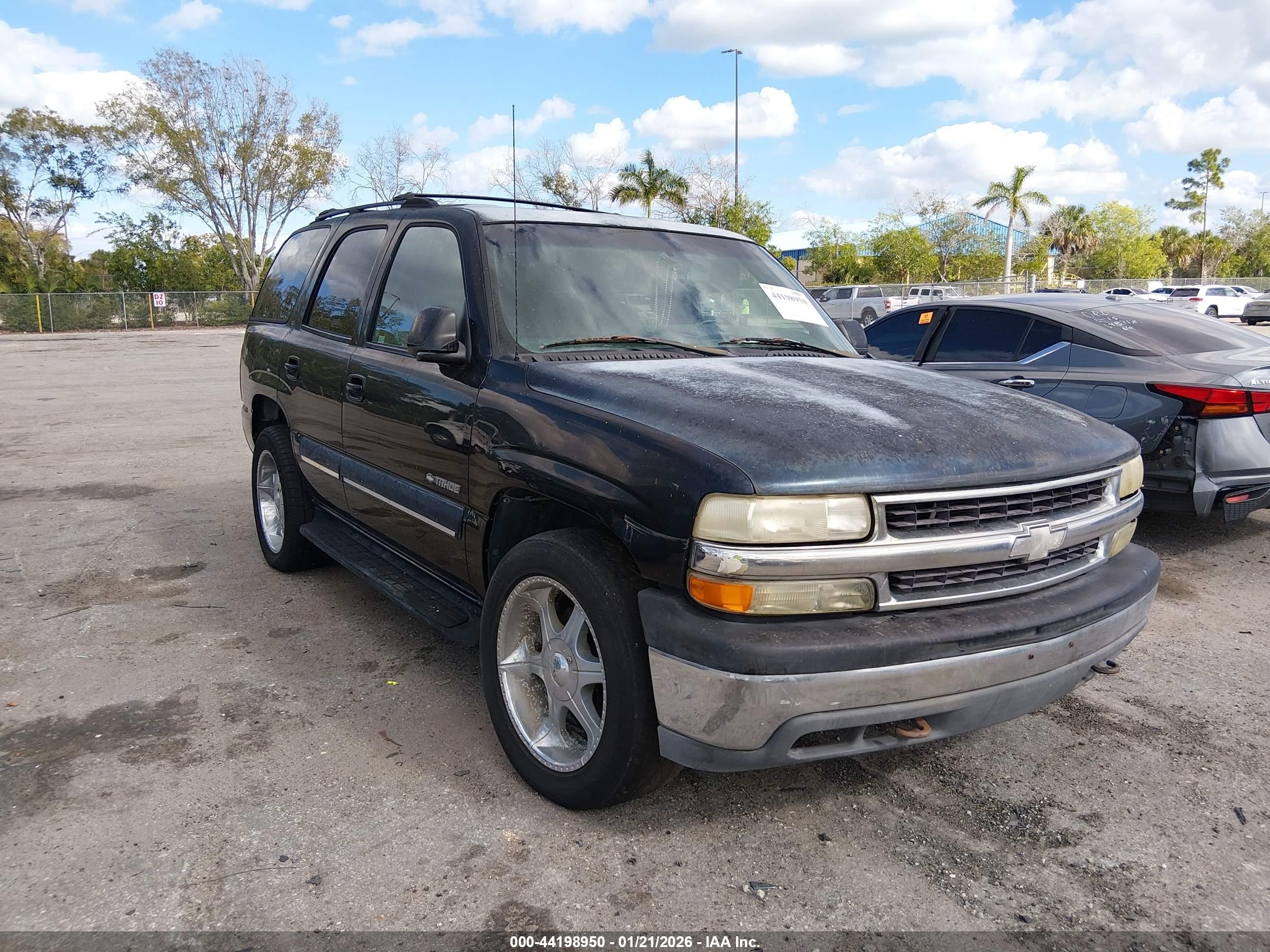 2001 Chevrolet Tahoe LT, VIN 1GNEC13T31R155381 — Normal wear