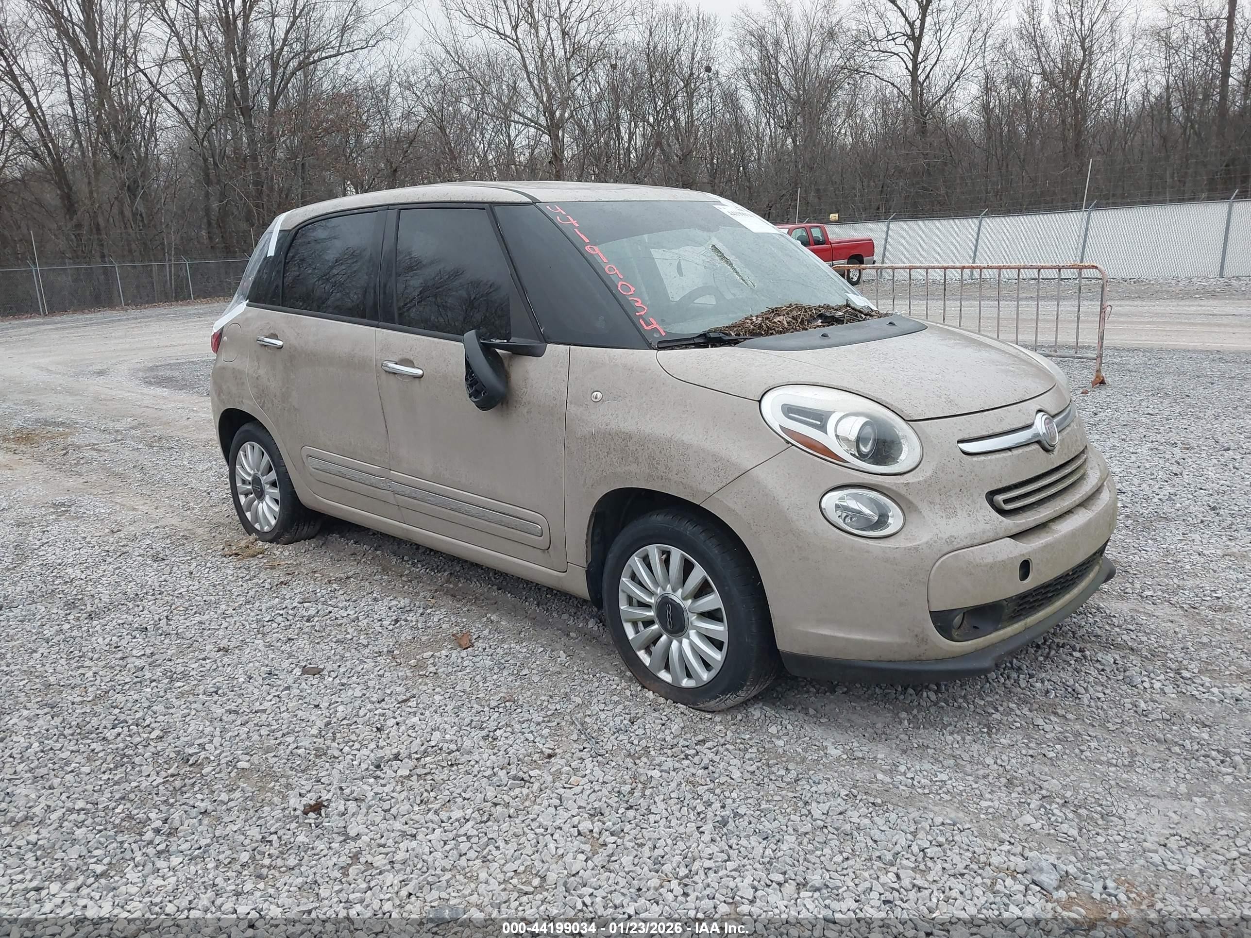 2015 FIAT 500L Lounge, VIN ZFBCFACH6FZ032381 — Side