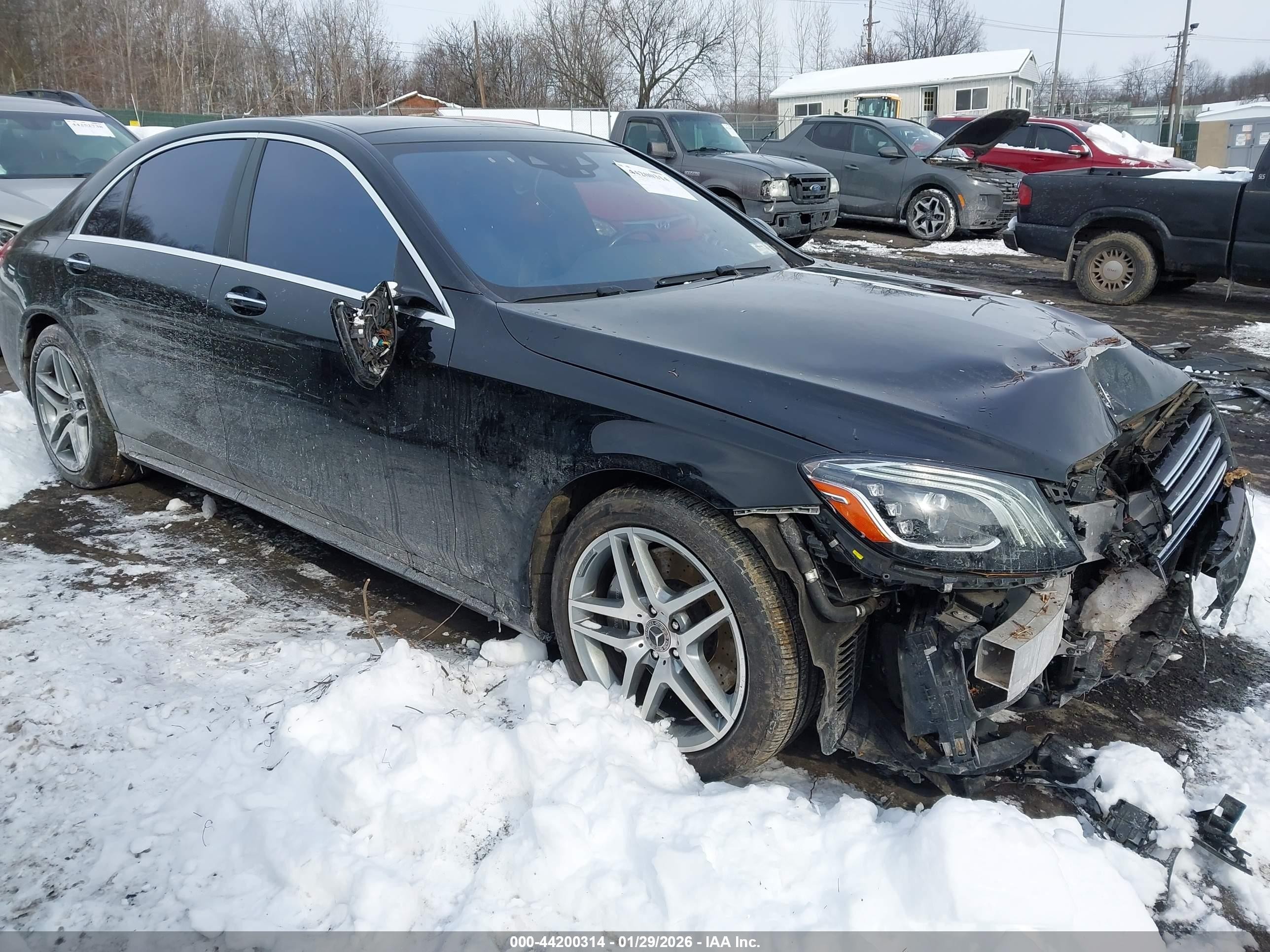 2019 Mercedes-Benz S 560, VIN WDDUG8GB2KA461013 — Front end