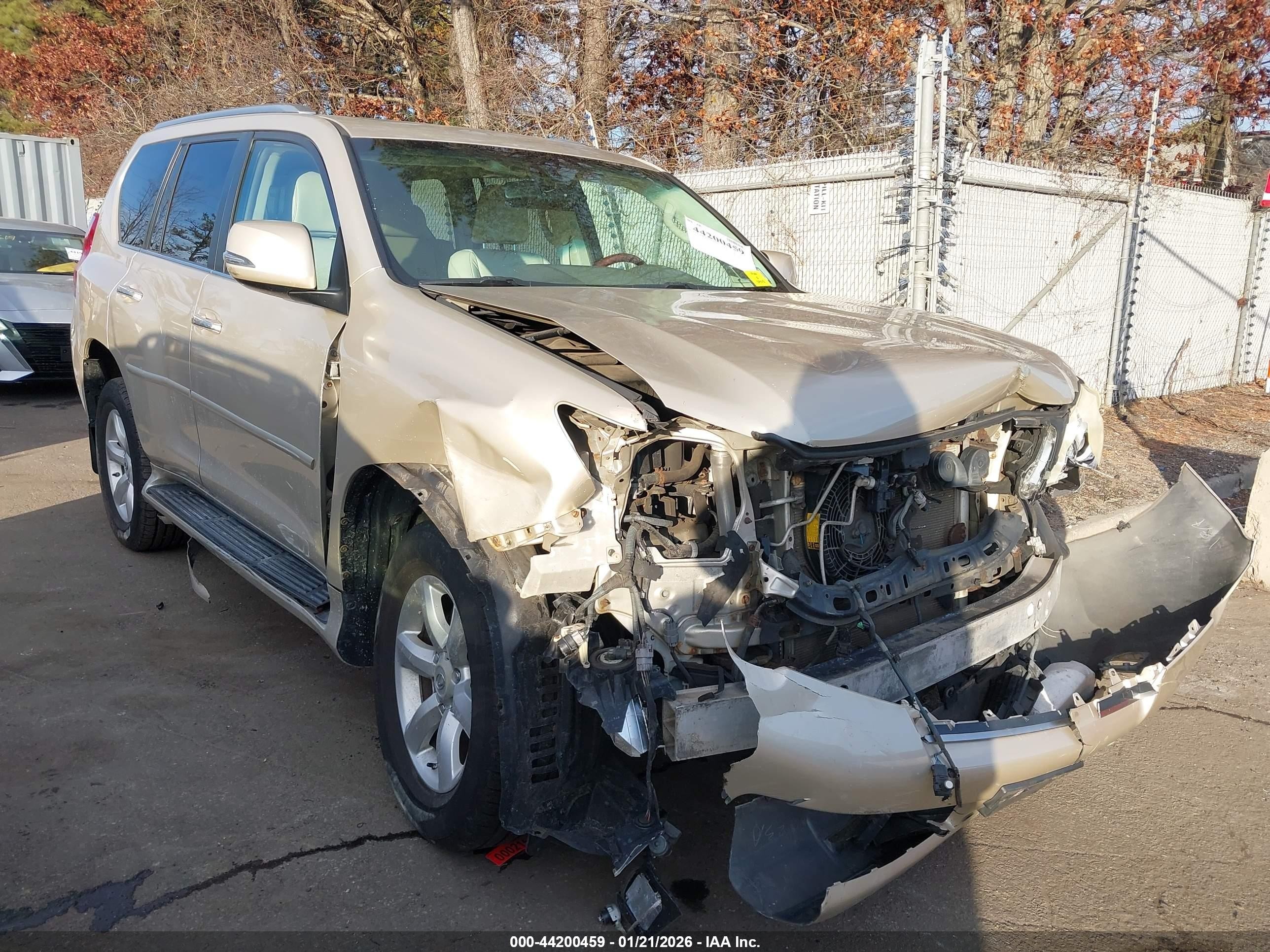 2011 Lexus GX 460, VIN JTJBM7FX6B5022663 — Front end