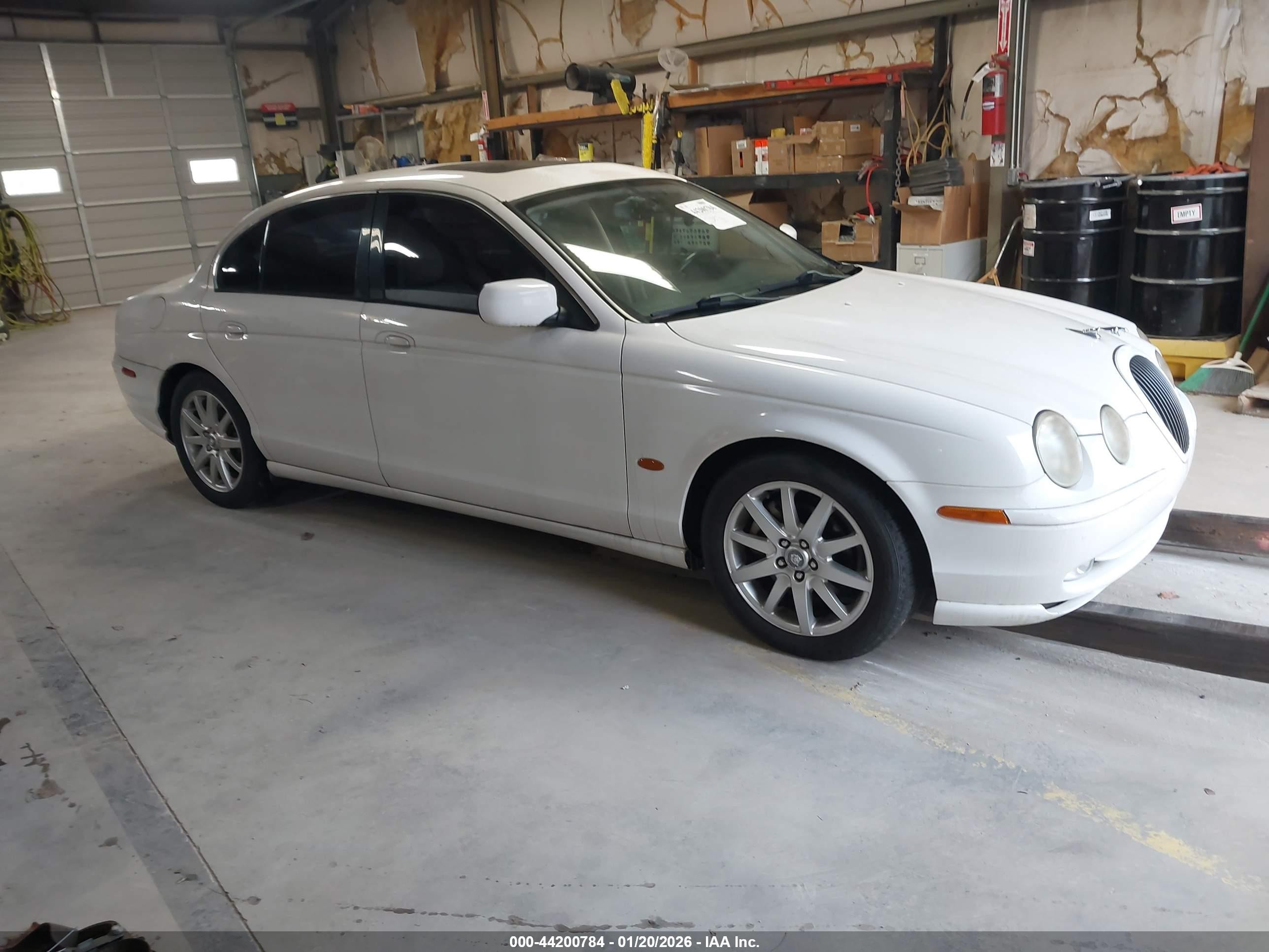 2002 Jaguar S-Type Sport, VIN SAJDA03P82GM30975 — Перед