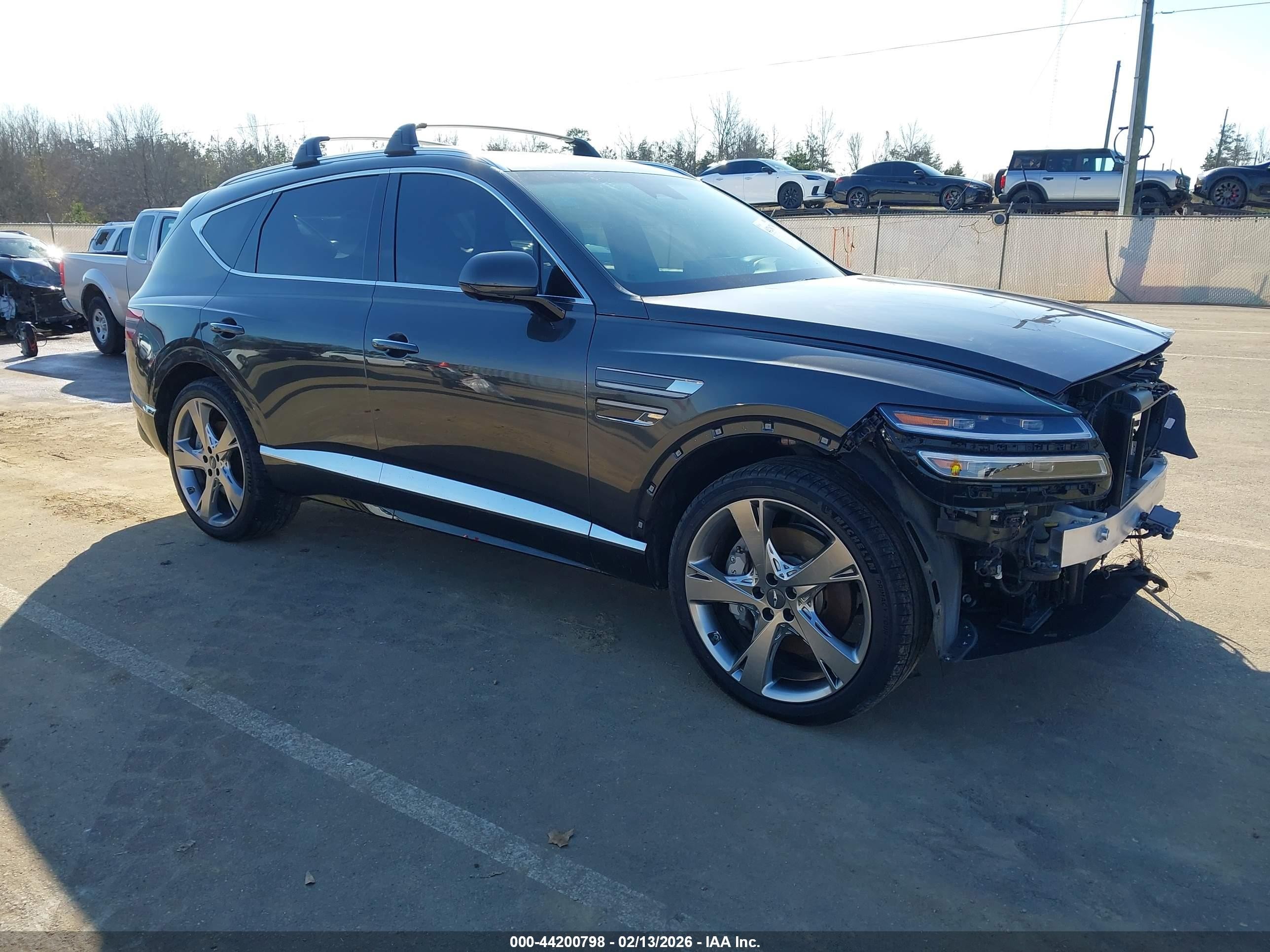 2024 Genesis GV80, VIN KMUHCESC8RU184590 — Front end