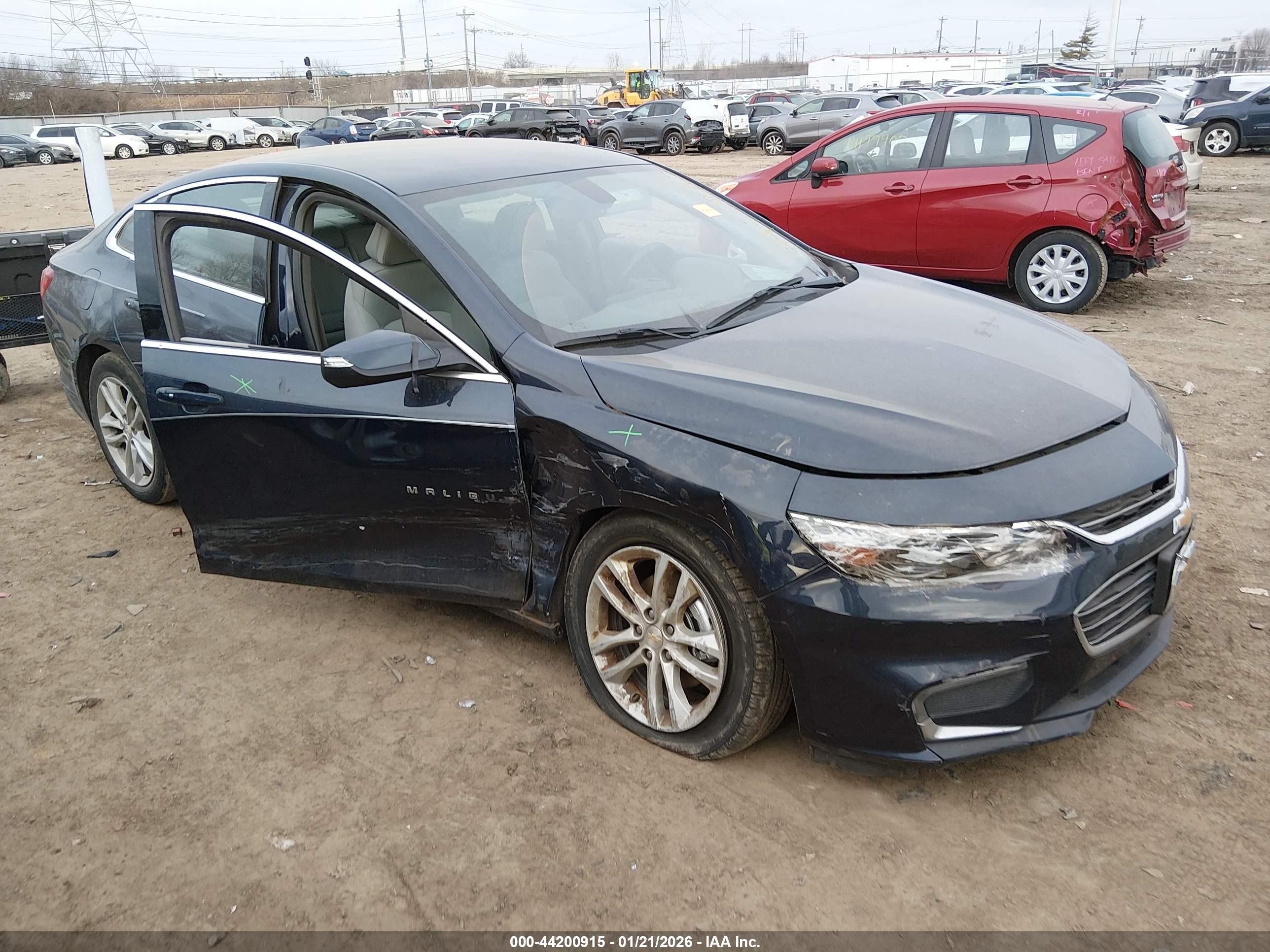 2018 Chevrolet Malibu LT, VIN 1G1ZD5ST7JF217052 — Side