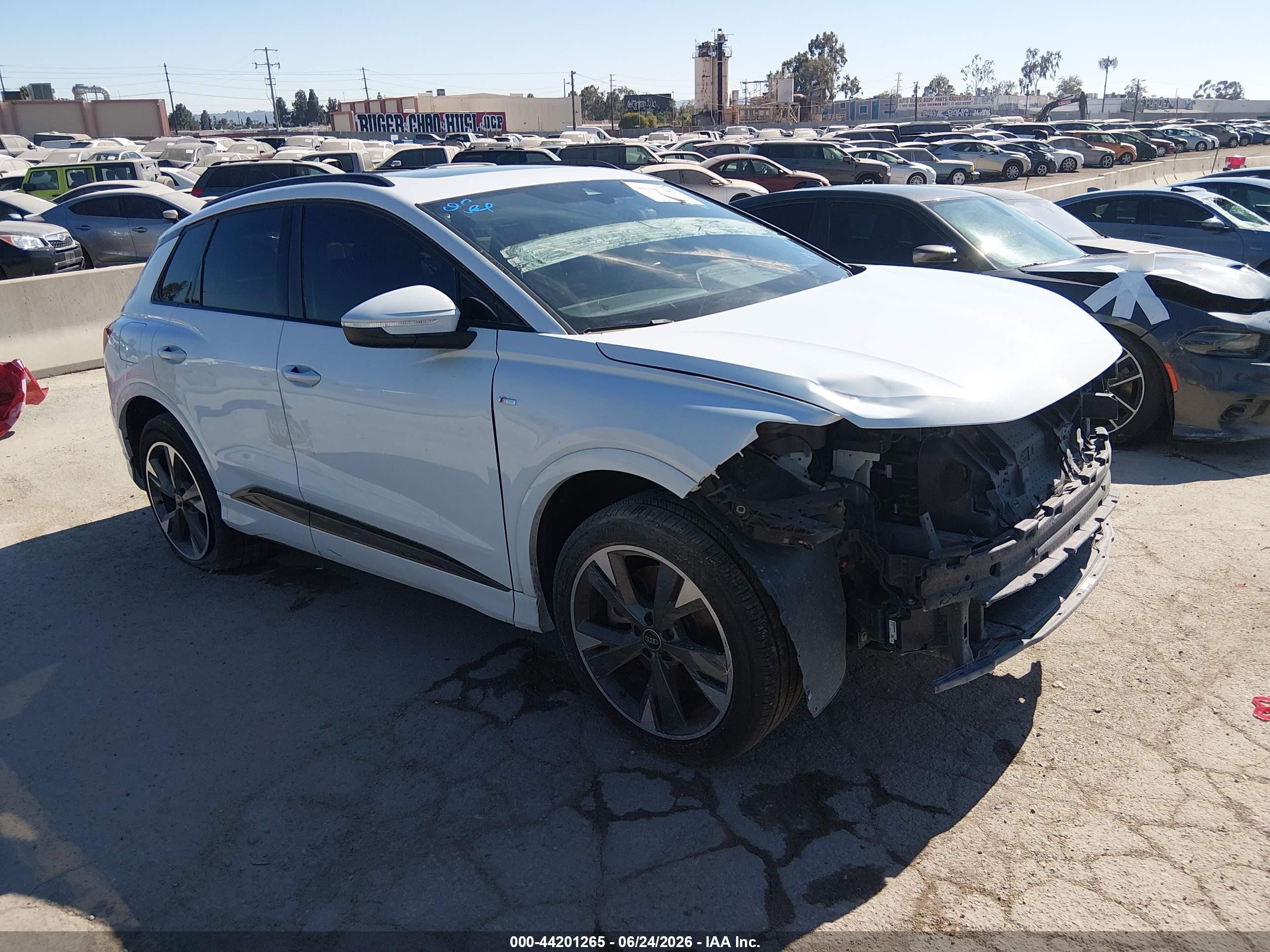 2024 Audi Q4 e-tron Premium, VIN WA1K2BFZ9RP028561 — Перед
