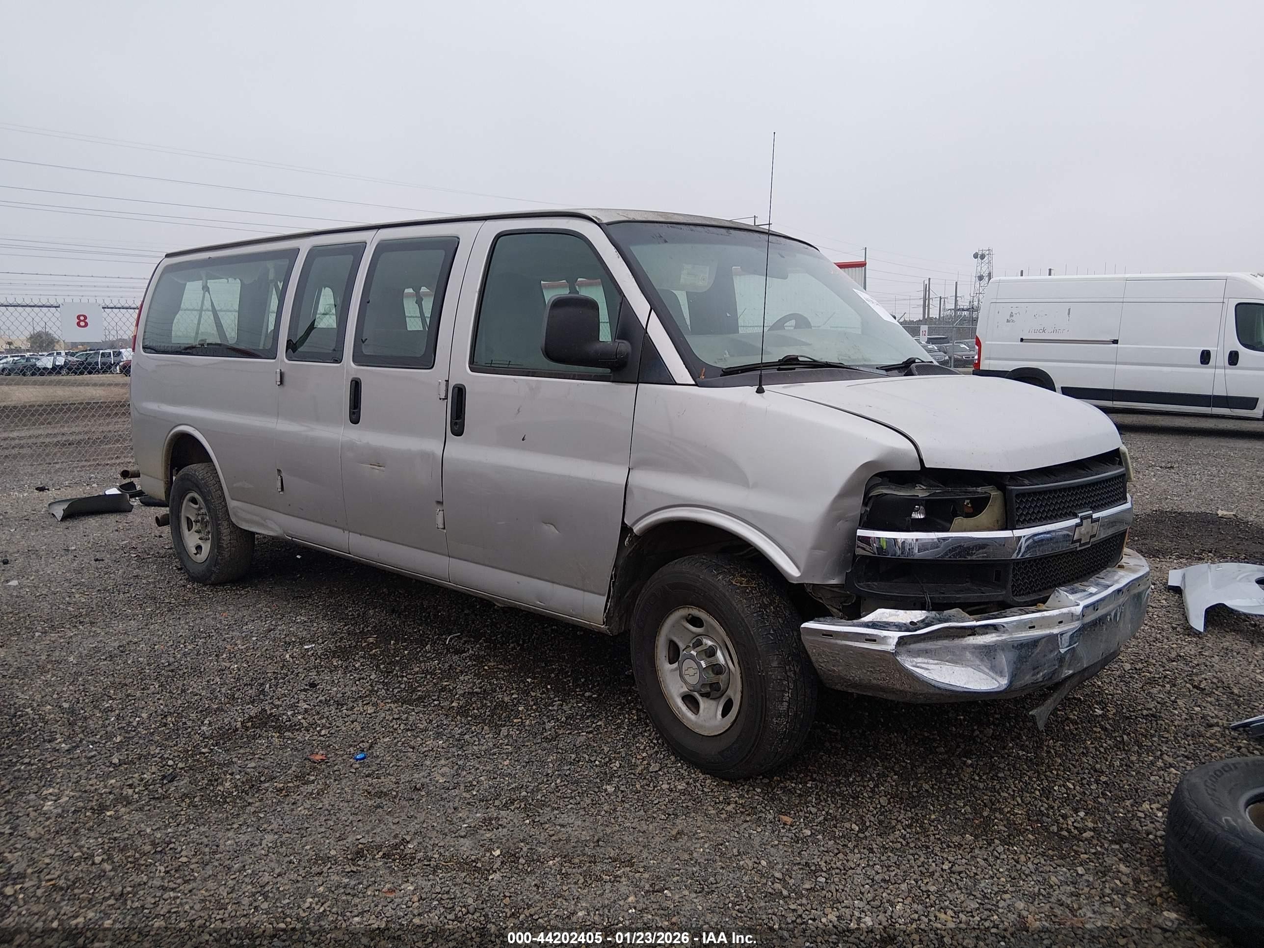 2007 Chevrolet Express Passenger, VIN 1GAHG39U271147665 — Side