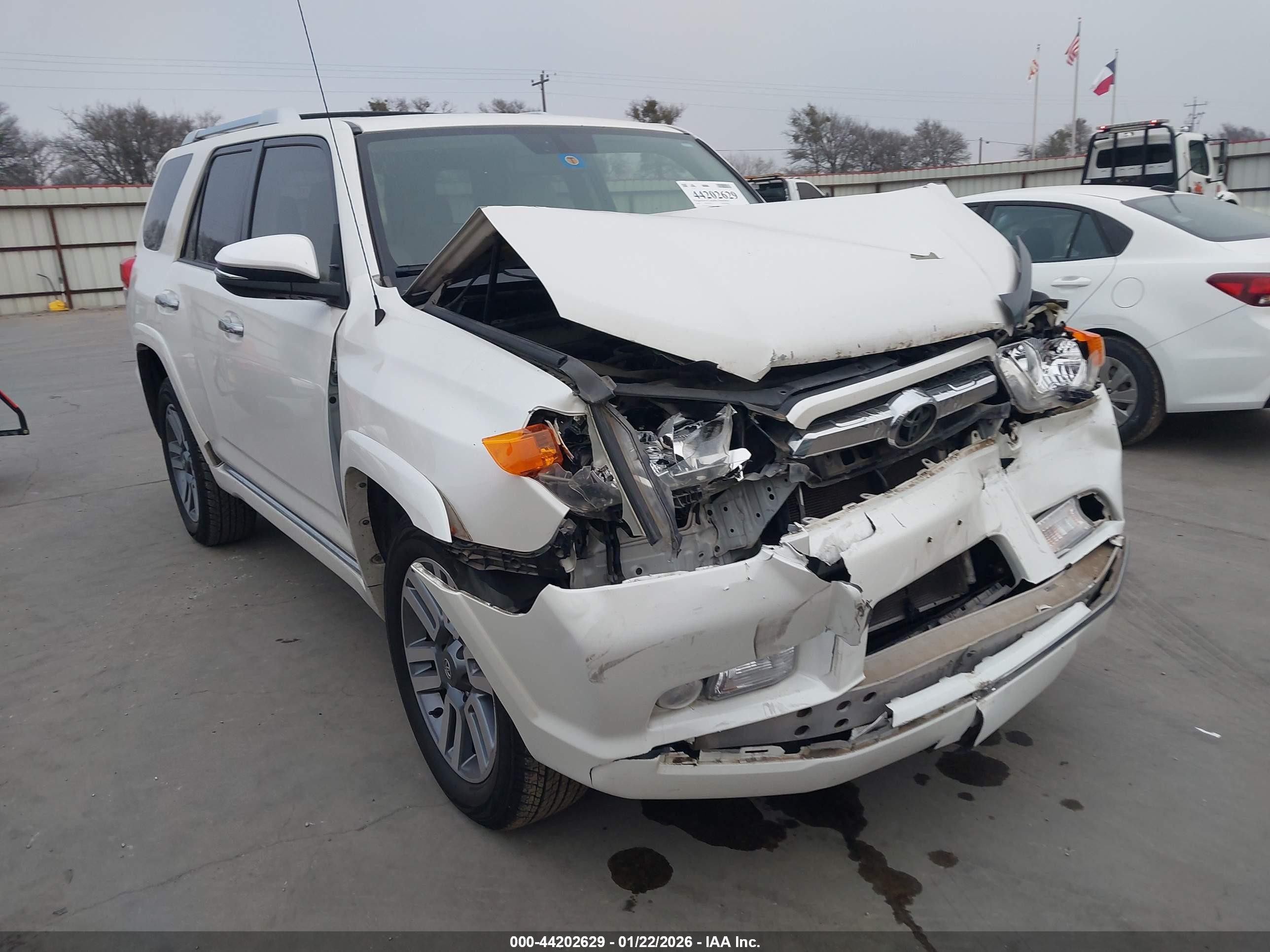 2010 Toyota 4Runner SR5, VIN JTEZU5JR2A5002452 — Front end