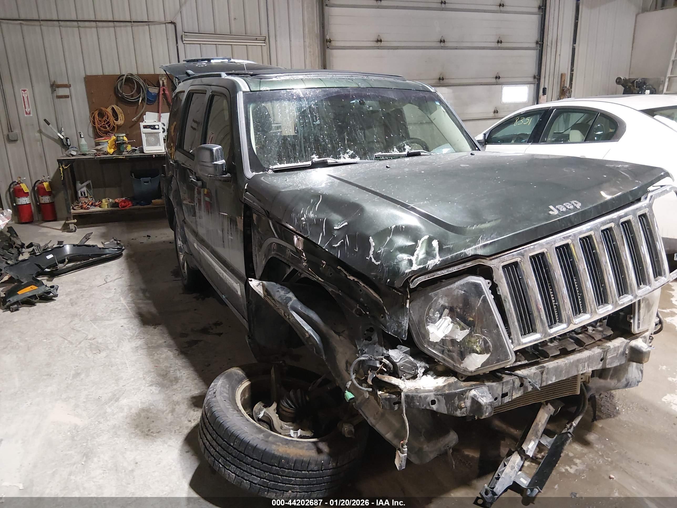 2010 Jeep Liberty Limited, VIN 1J4PN5GK5AW170495 — Перед