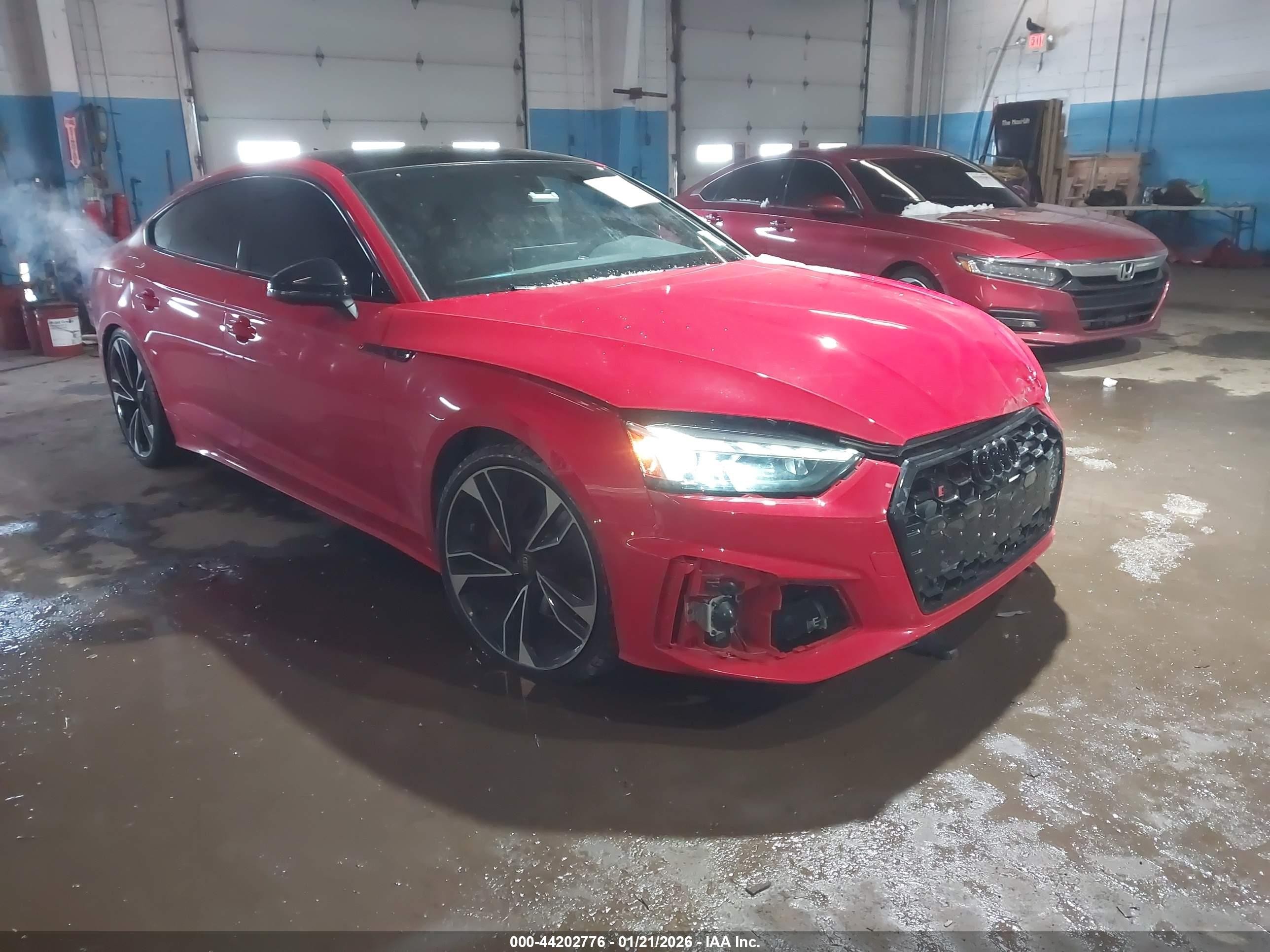 2024 Audi S5 Sportback Premium Plus, VIN WAUC4CF54RA122774 — Перед