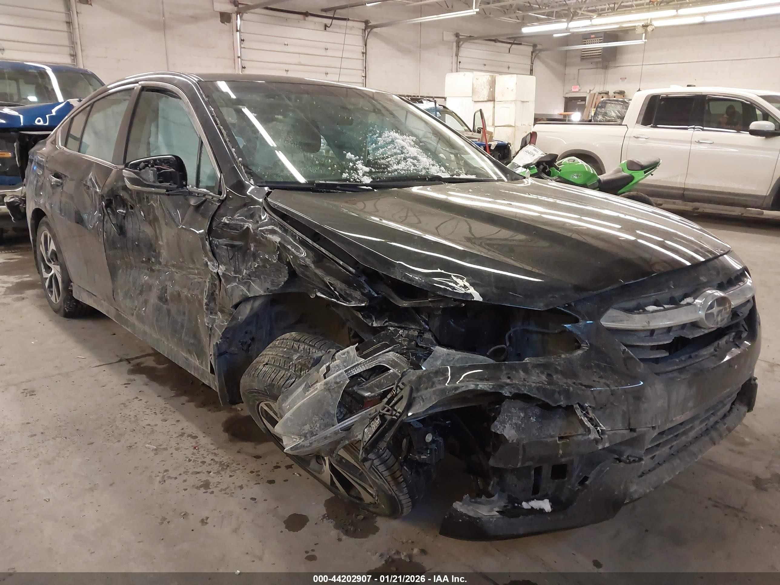 2020 Subaru Legacy Premium, VIN 4S3BWAC61L3018748 — Фото с аукциона