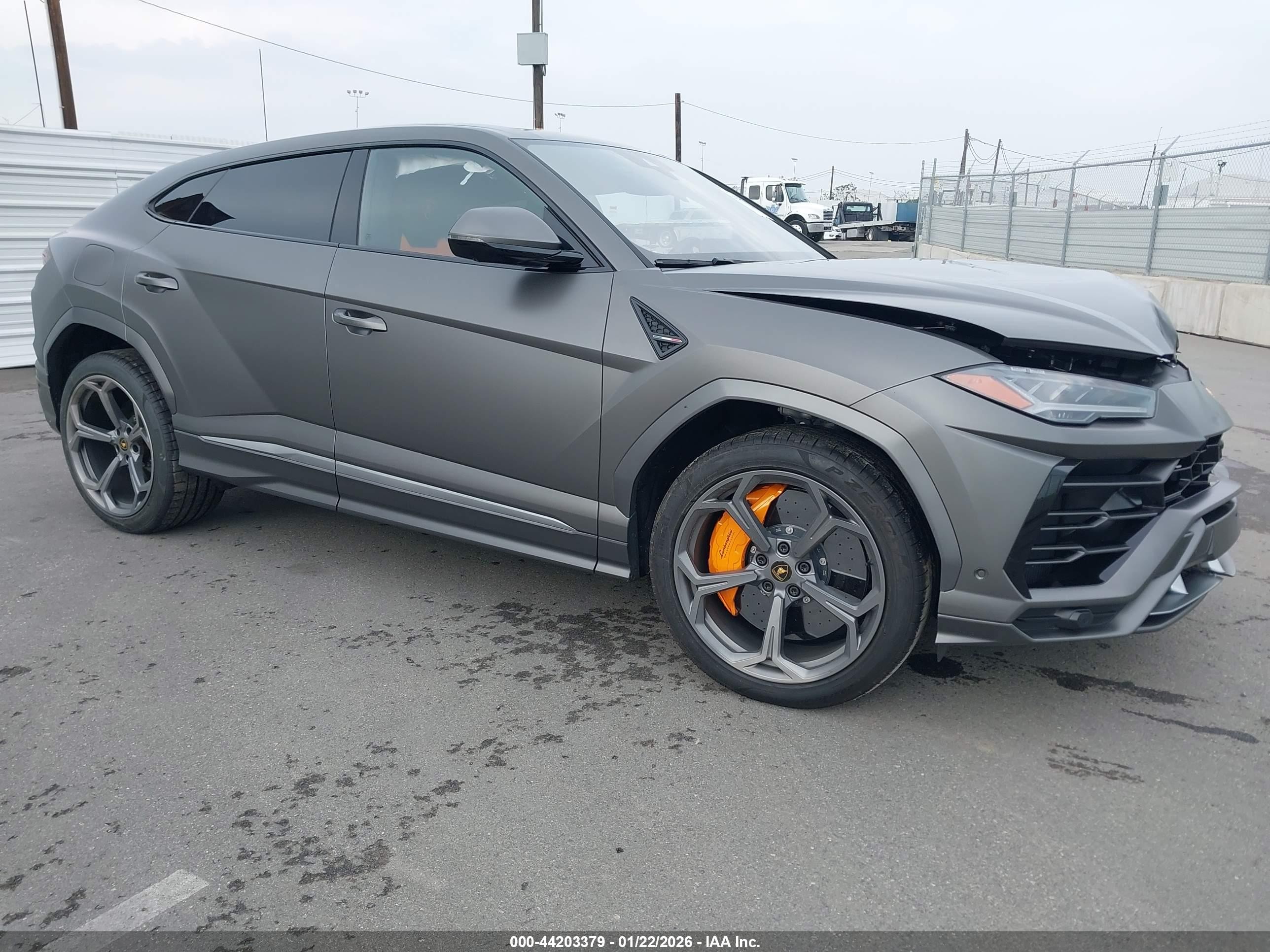2021 Lamborghini Urus, VIN ZPBUA1ZLXMLA15796 — Front end