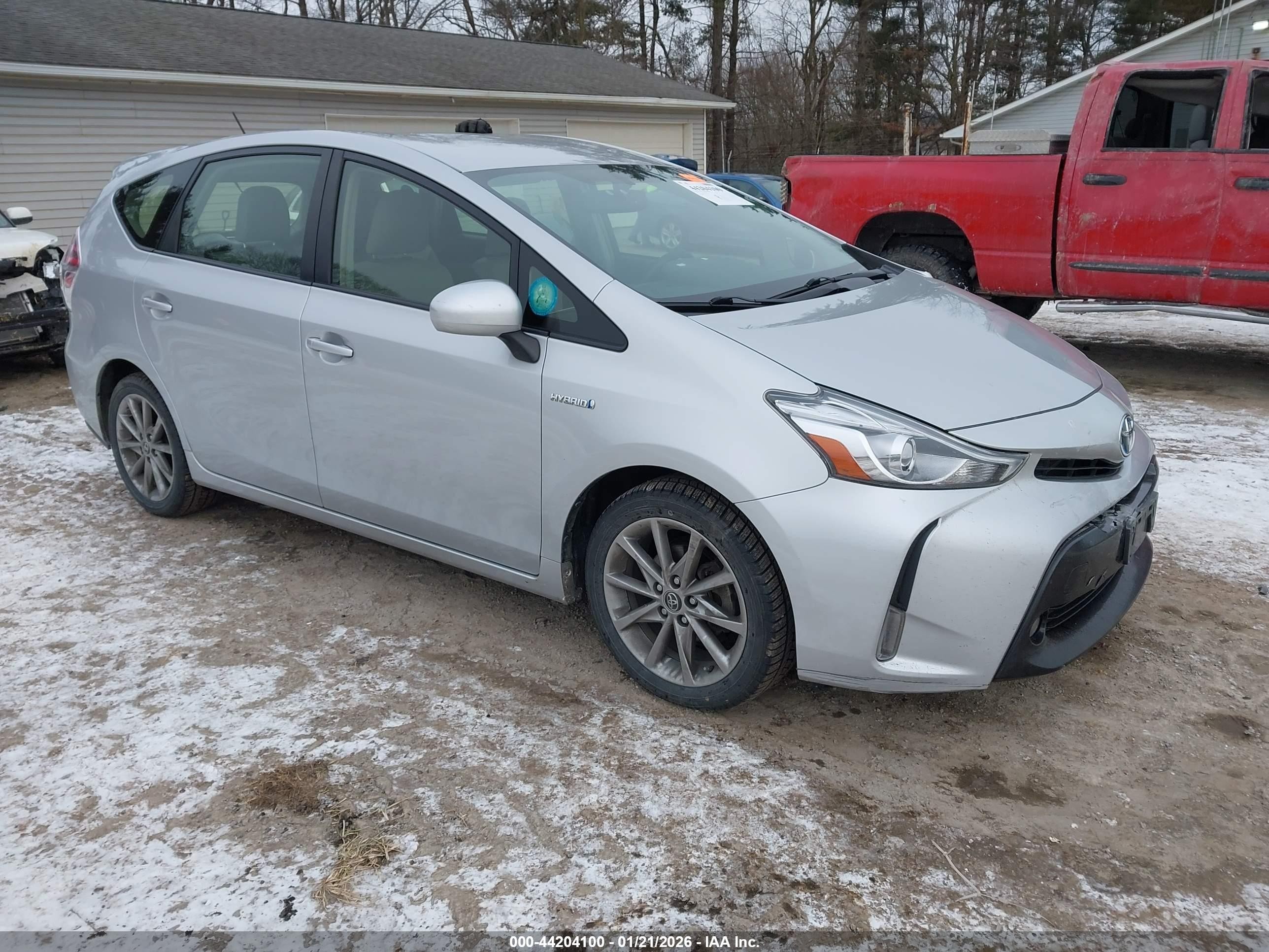 2015 Toyota Prius Four, VIN JTDZN3EU5FJ037456 — Front end