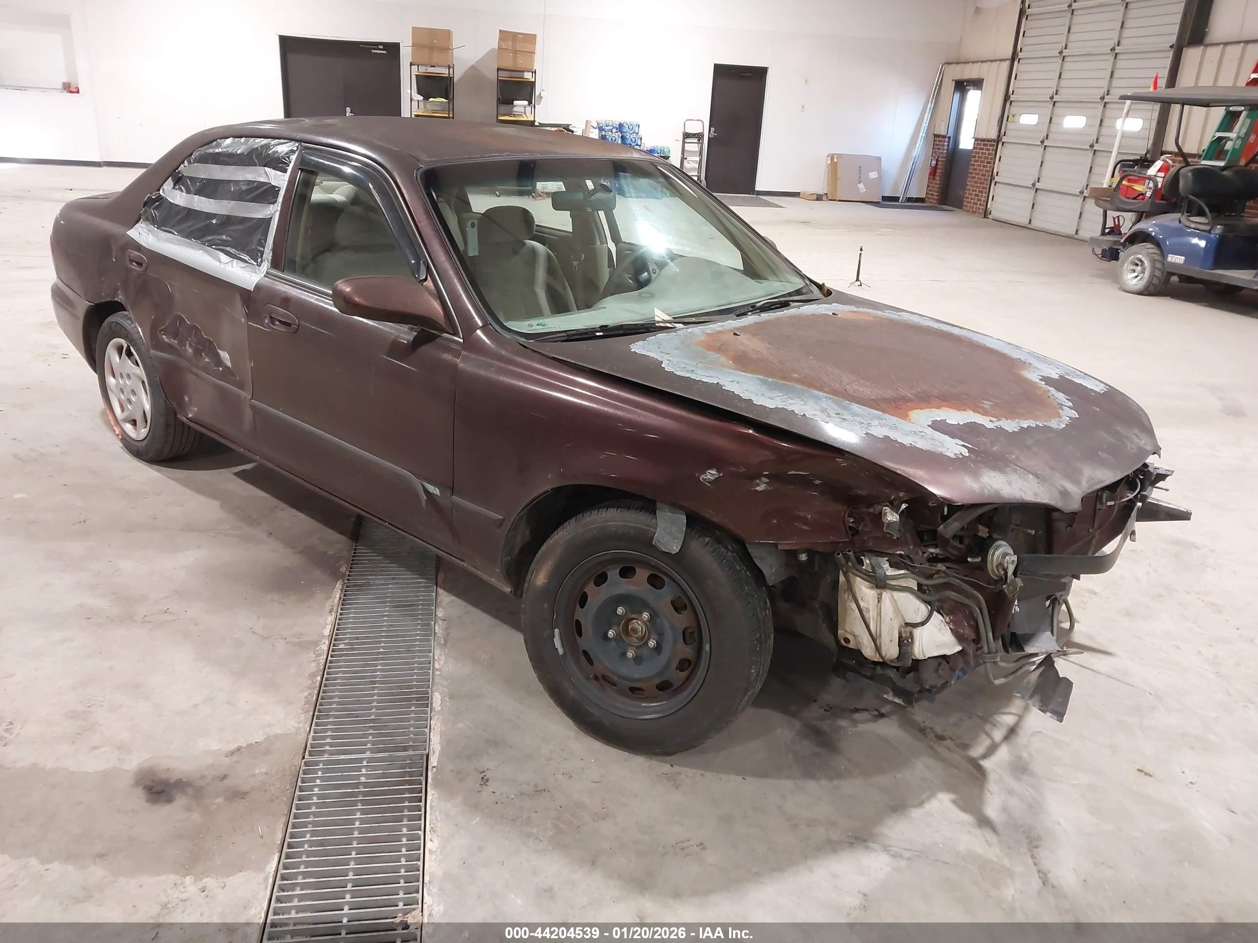 2000 Mazda 626 LX, VIN 1YVGF22D2Y5105740 — Front end