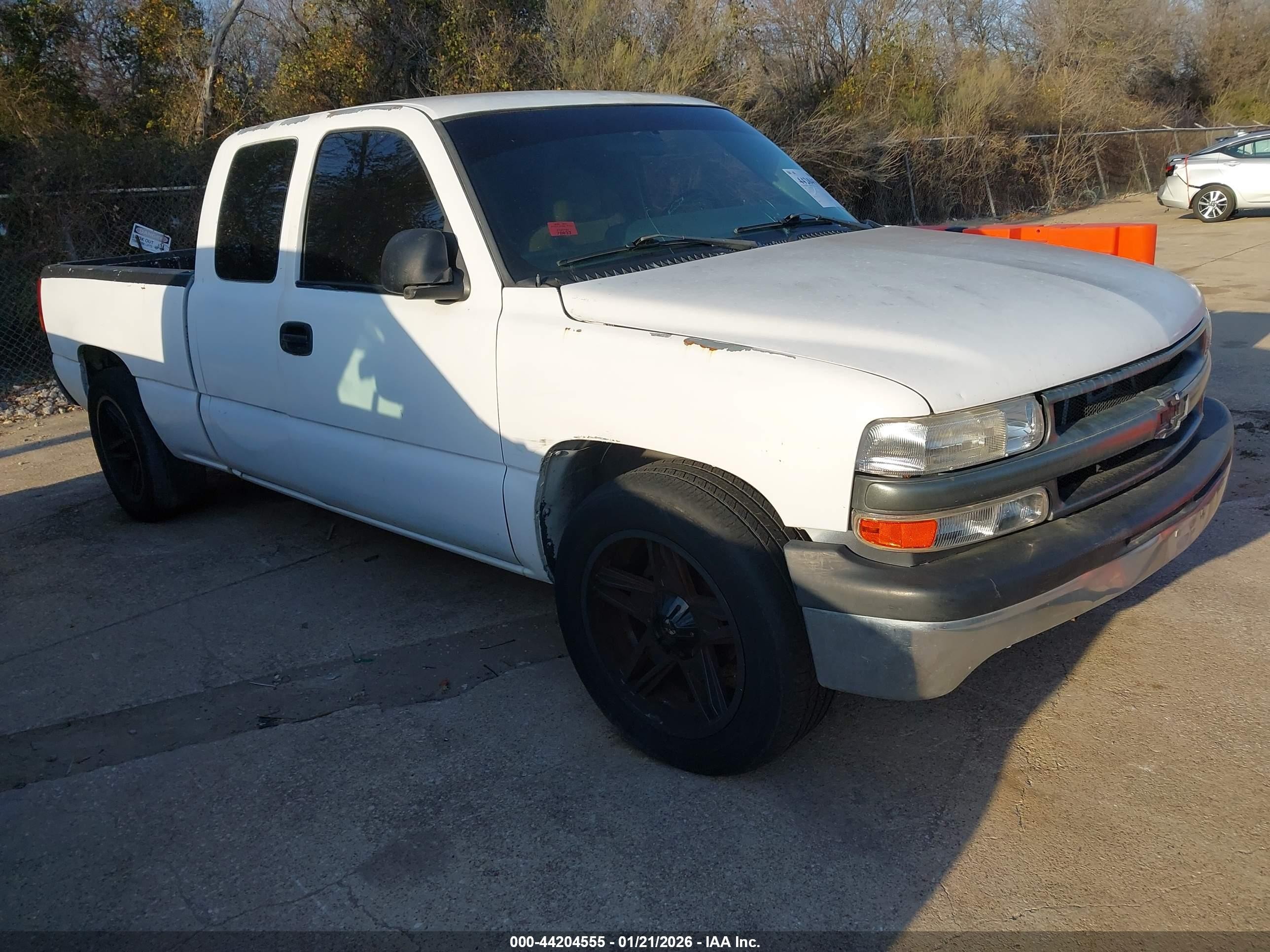 2001 Chevrolet Silverado 1500 LS, VIN 2GCEC19T711402829 — Бок