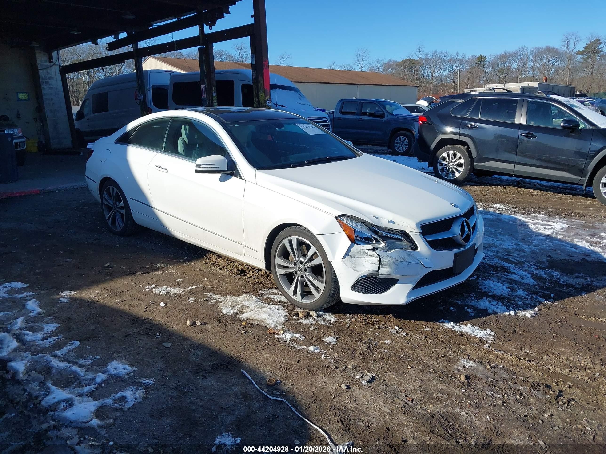 2016 Mercedes-Benz E 400, VIN WDDKJ6FBXGF322918 — Front end