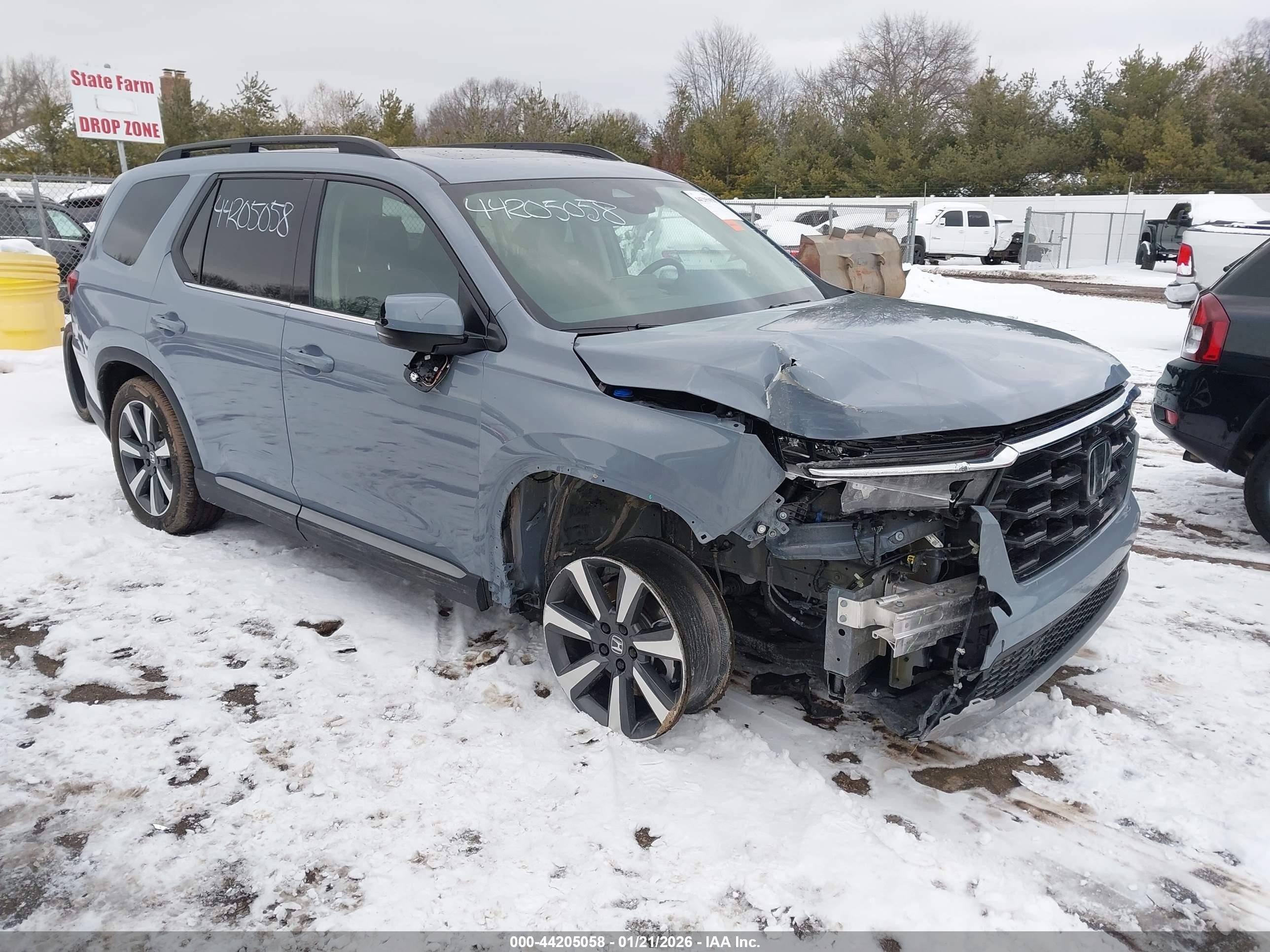 2025 Honda Pilot Elite, VIN 5FNYG1H8XSB080085 — Front end
