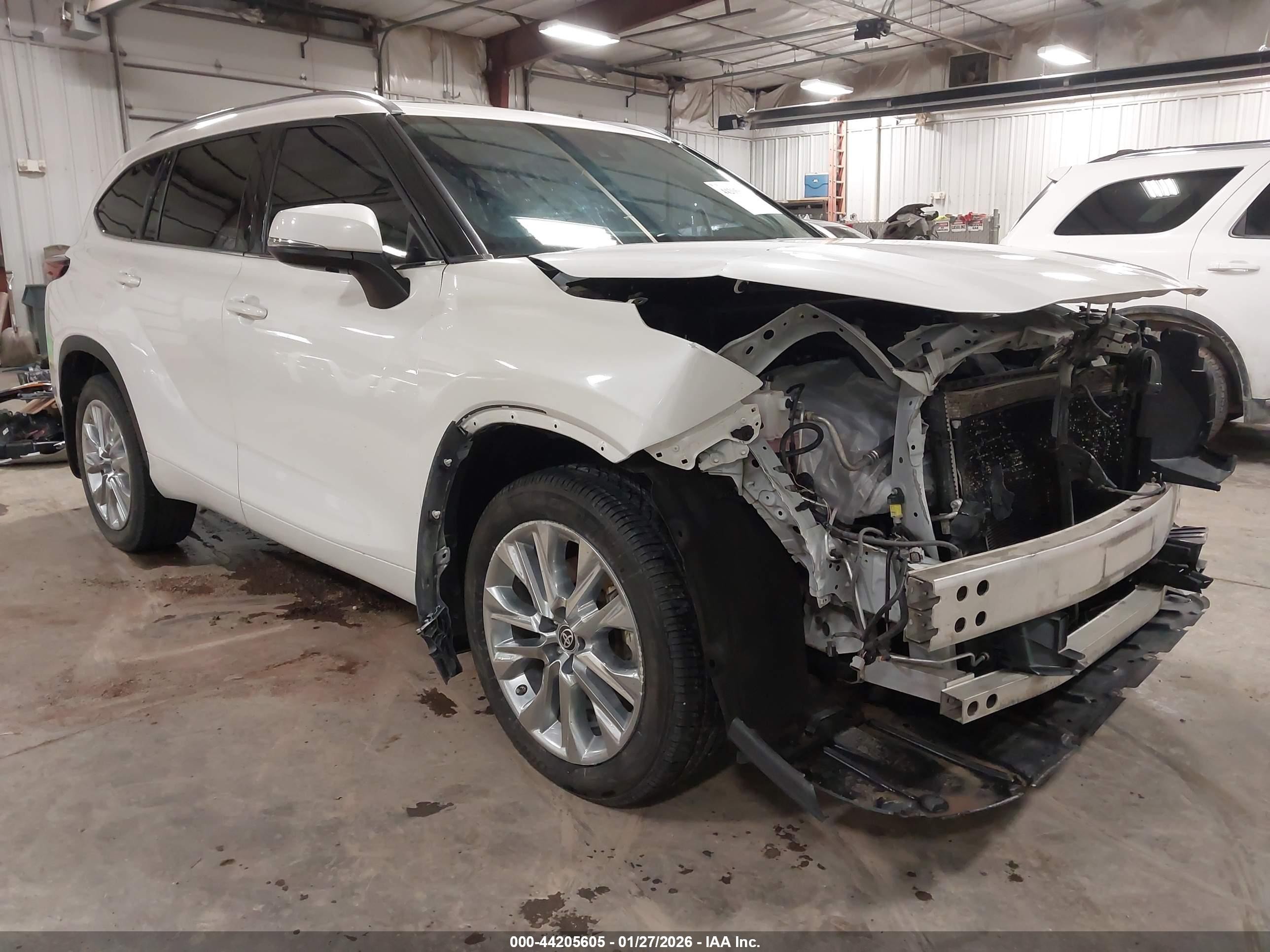 2020 Toyota Highlander Limited, VIN 5TDDZRBH0LS017297 — Front end