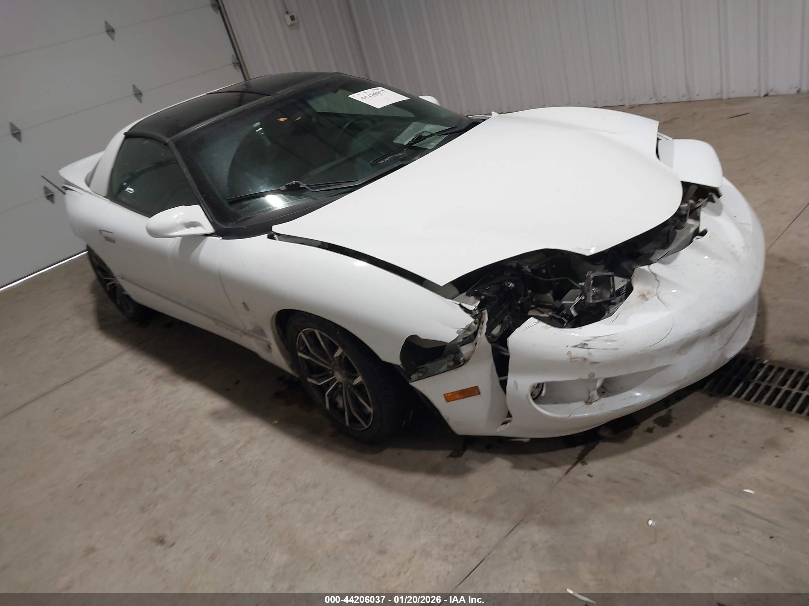2001 Pontiac Firebird Firebird, VIN 2G2FS22K212143356 — Front end