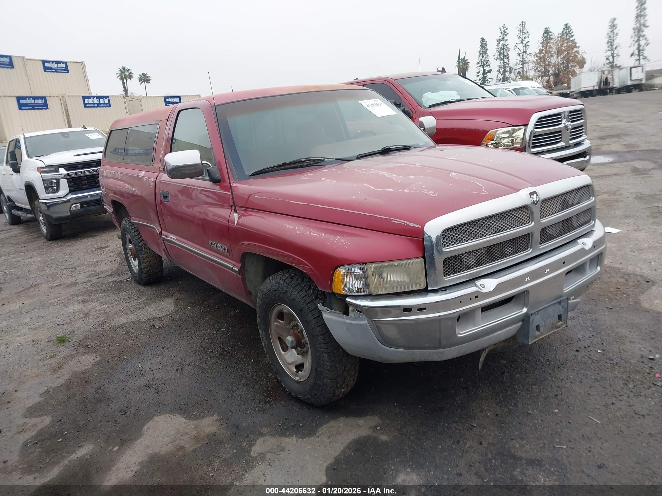 1994 Dodge RAM, VIN 1B7KC26C1RS635159 — Side