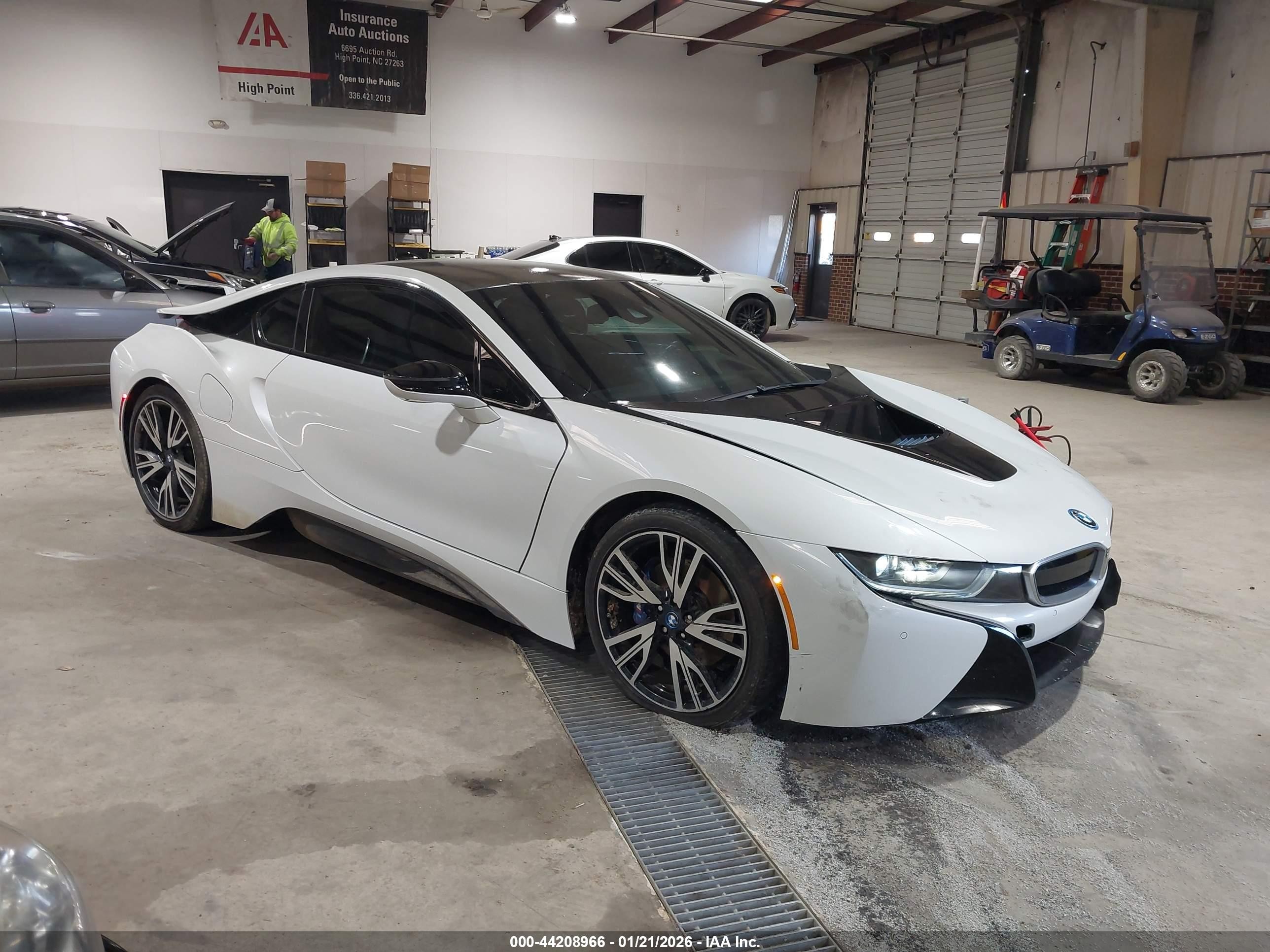 2015 BMW i8, VIN WBY2Z2C50FV392148 — Перед