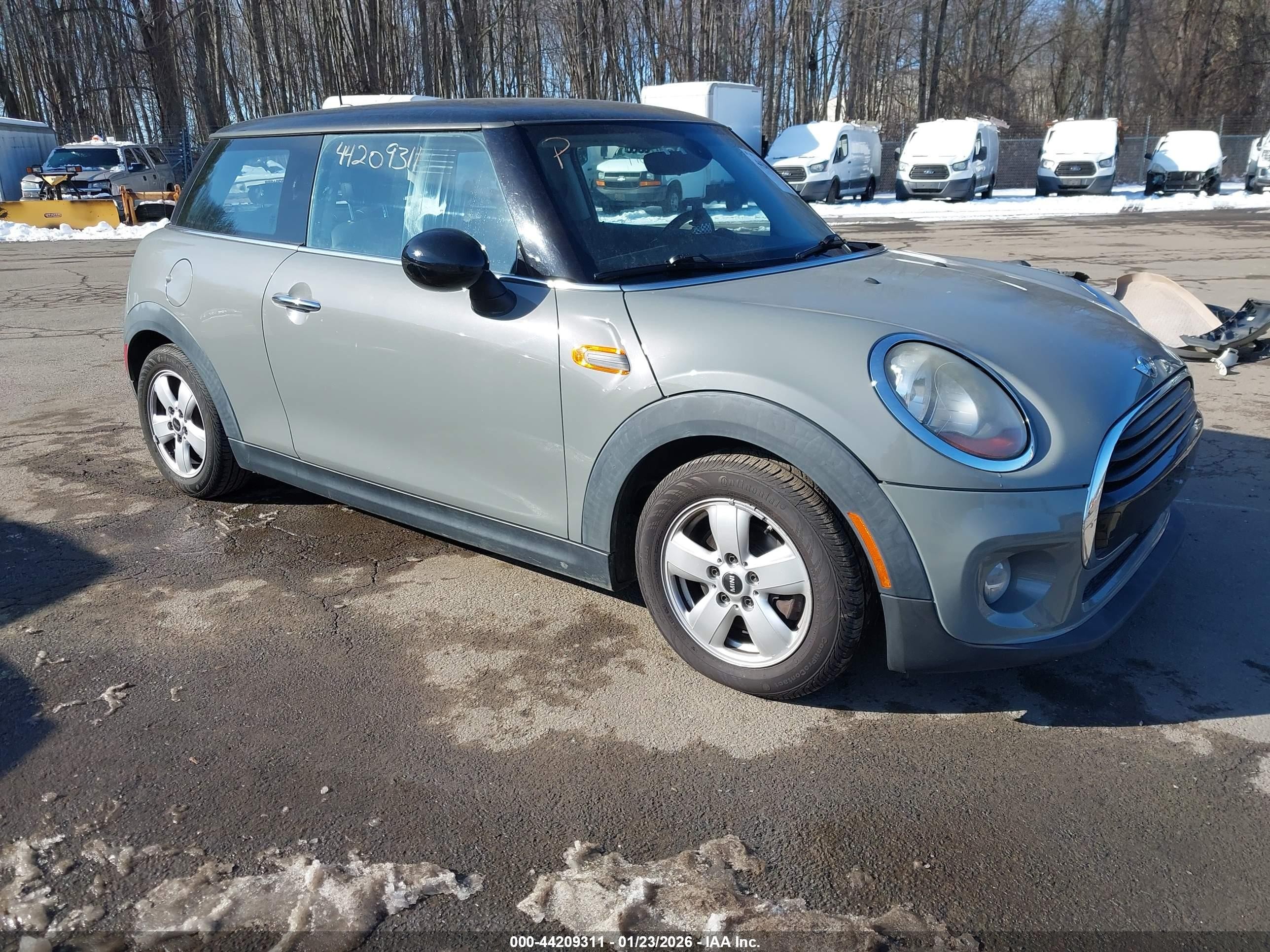 2016 MINI Hardtop, VIN WMWXP5C55G2D15664 — Механическое