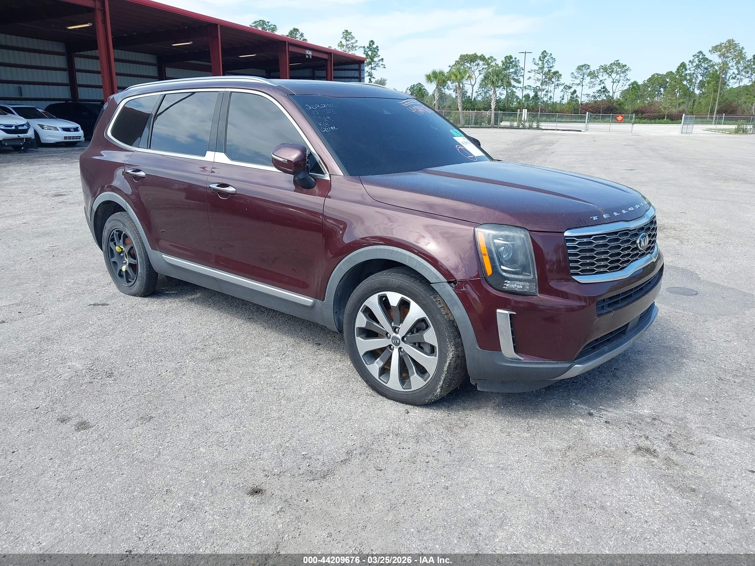 2020 Kia Telluride S, VIN 5XYP64HC7LG007125 — Auction photo