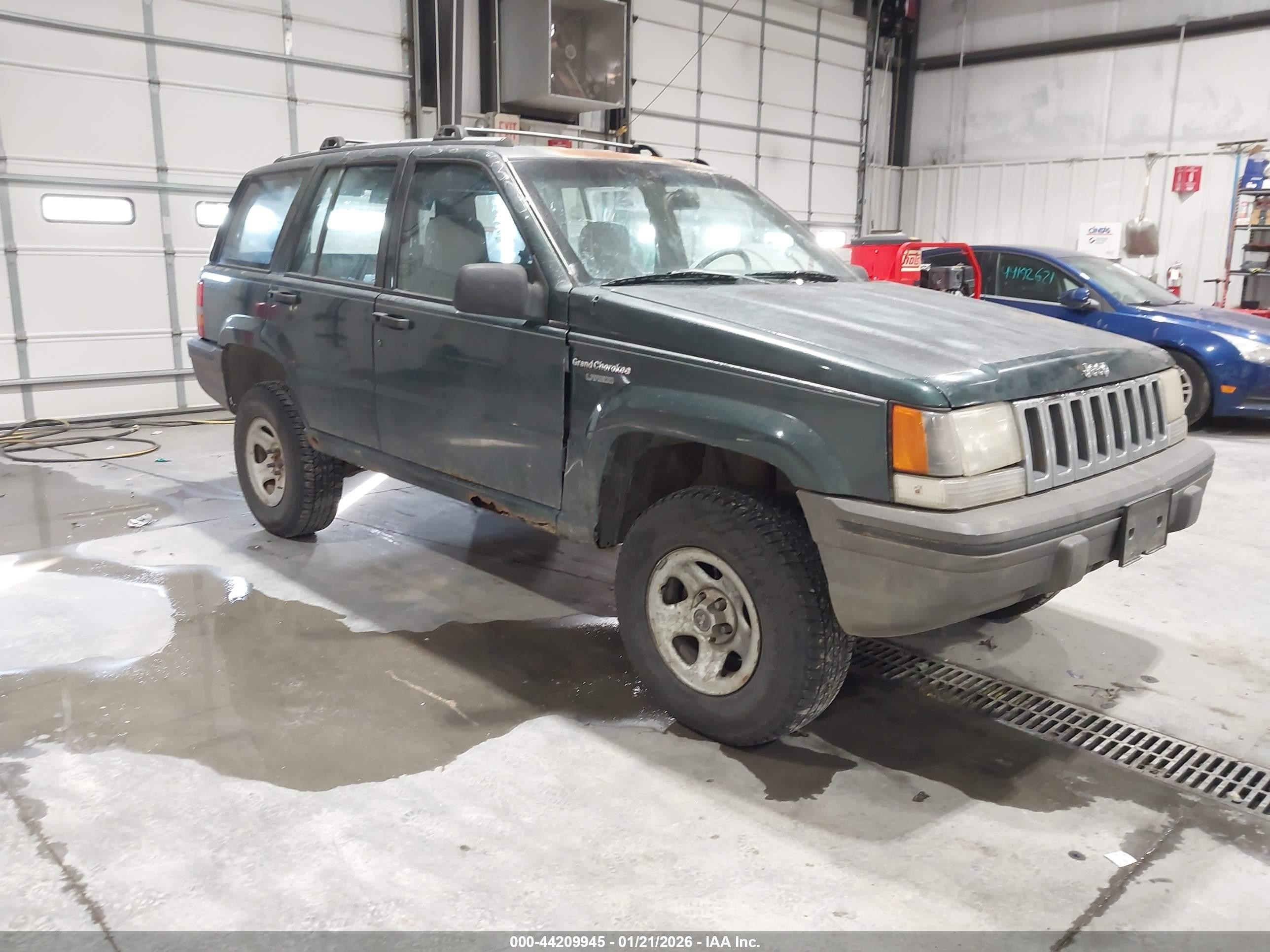 1994 Jeep Grand Cherokee Laredo, VIN 1J4GZ58S4RC129212 — Front end