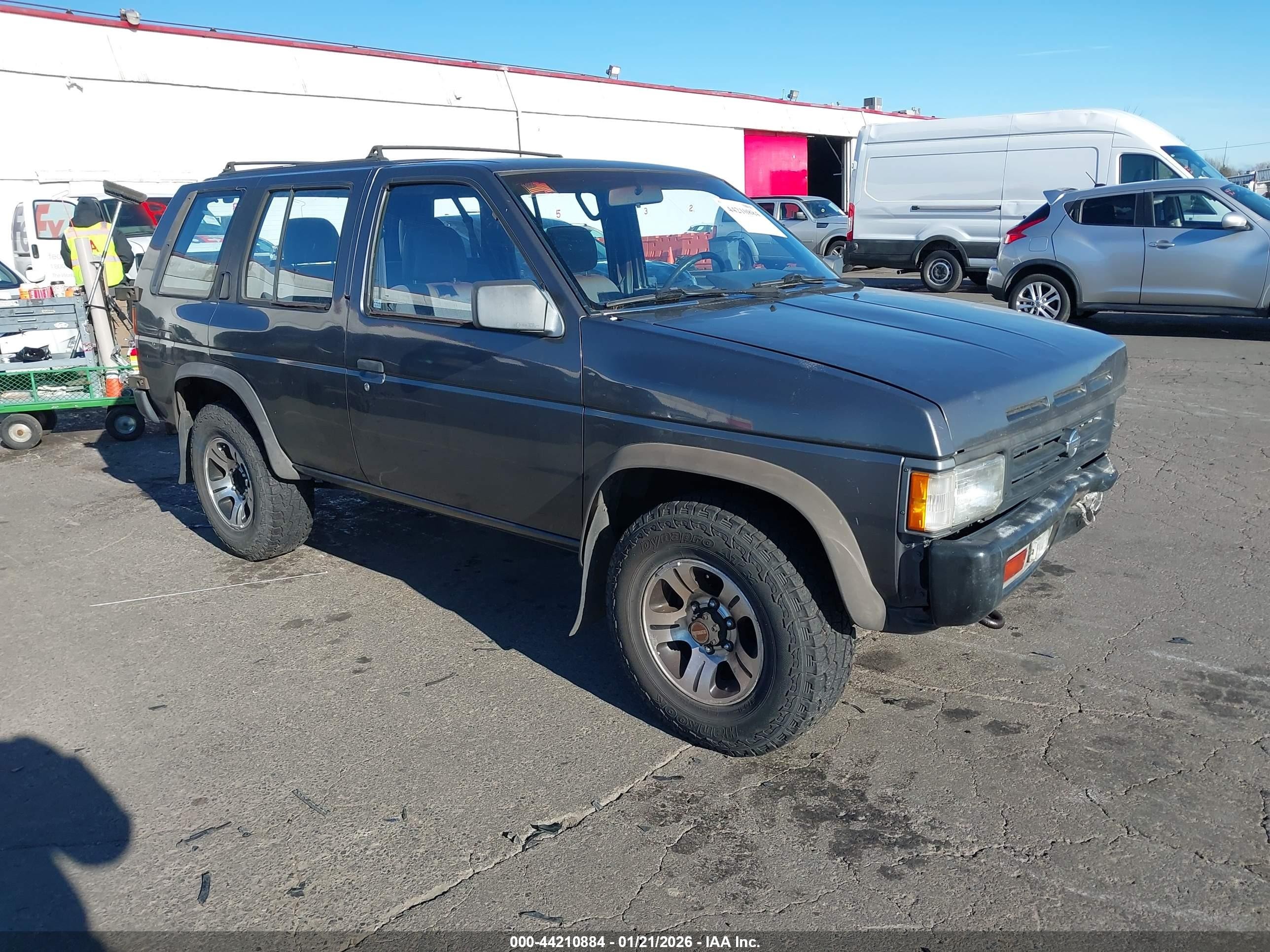 1993 Nissan Pathfinder SE, VIN JN8HD17Y3PW108519 — Перед