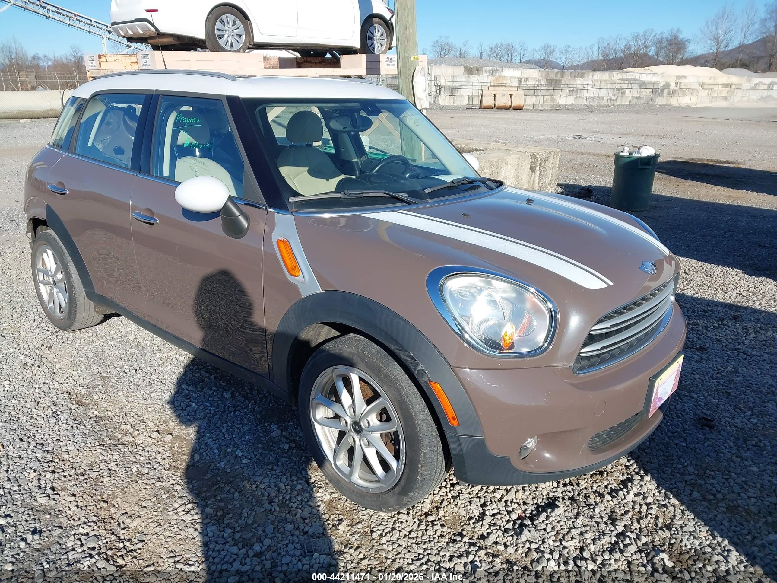 2015 MINI Countryman, VIN WMWZB3C52FWR42919 — Rear end